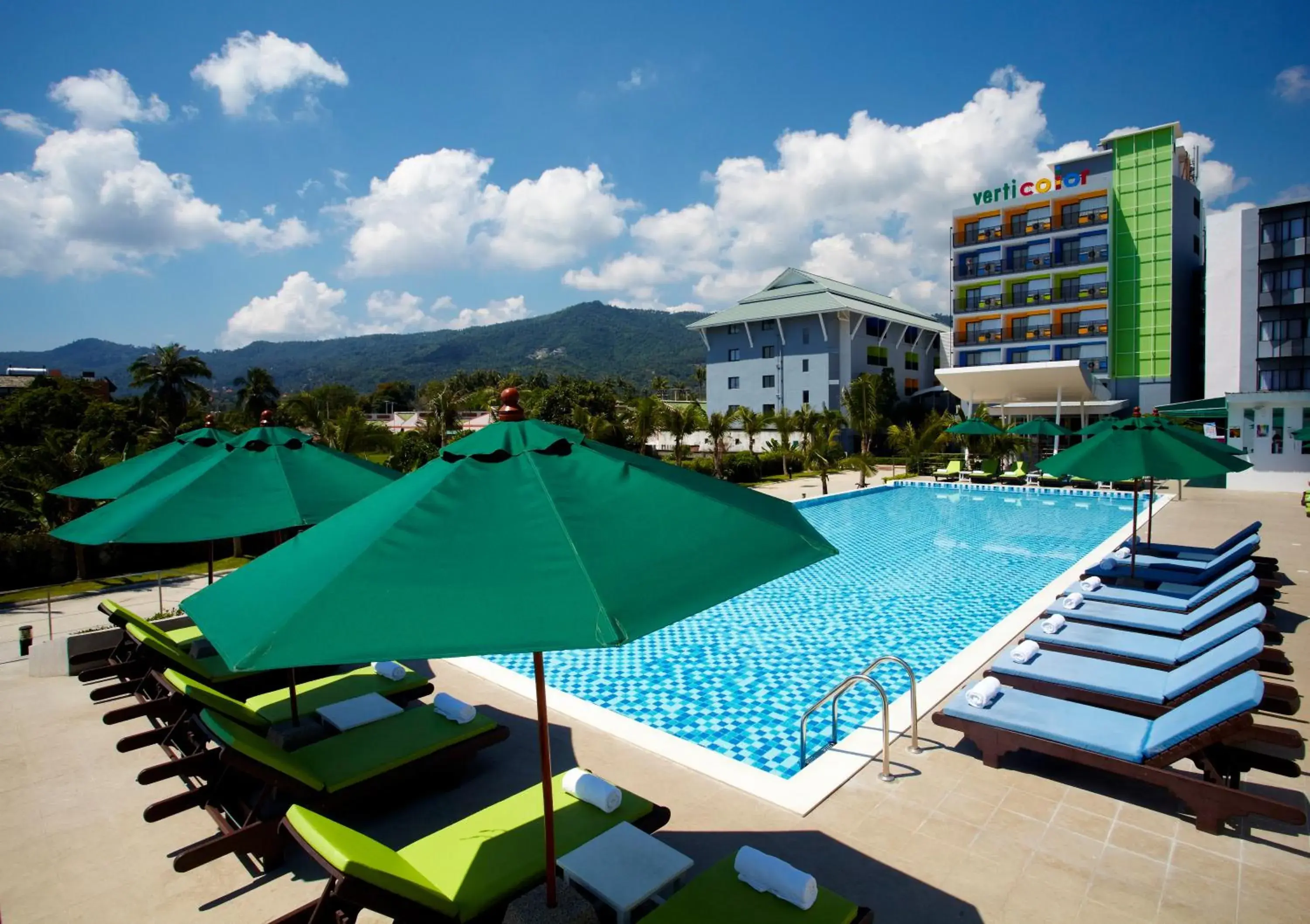 Swimming Pool in Samui Verticolor