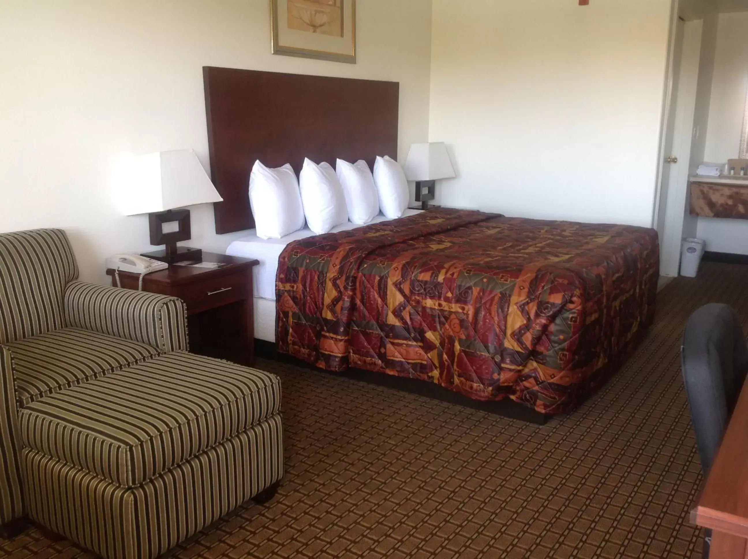 Photo of the whole room, Bed in America Inn & Suites