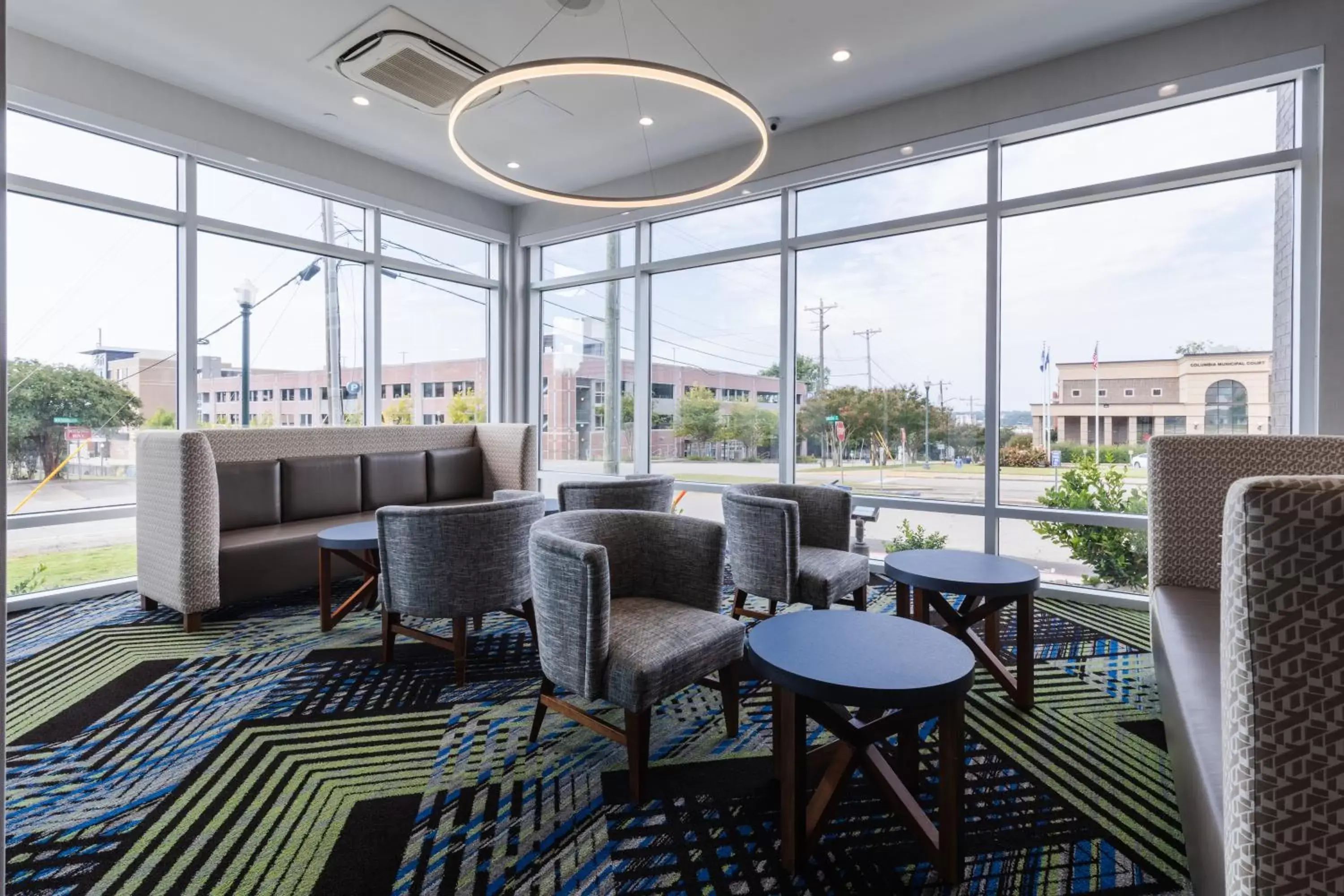 Seating area in Holiday Inn Express & Suites Columbia Downtown The Vista, an IHG Hotel