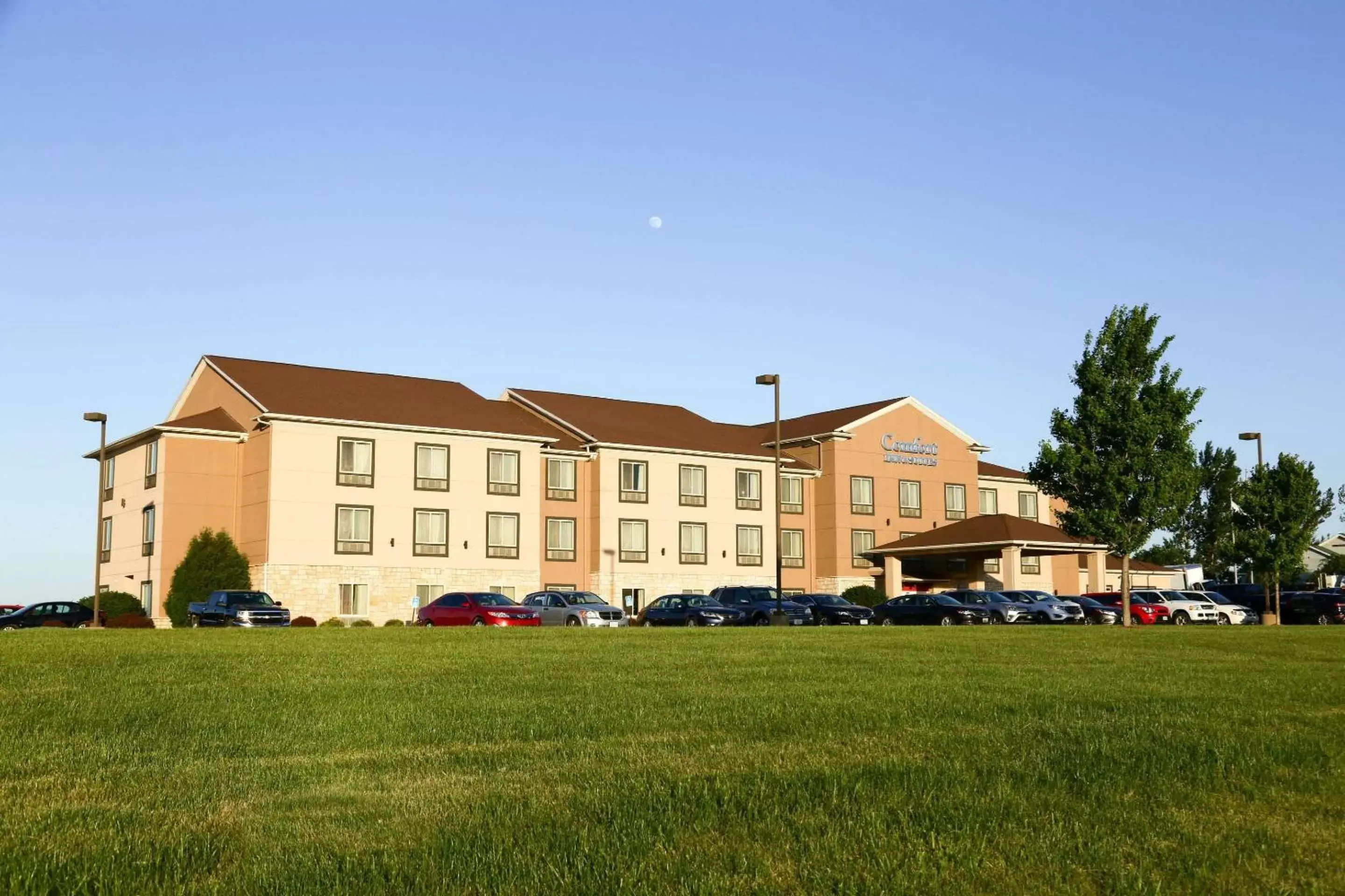 Property Building in Comfort Inn & Suites Grinnell near I-80