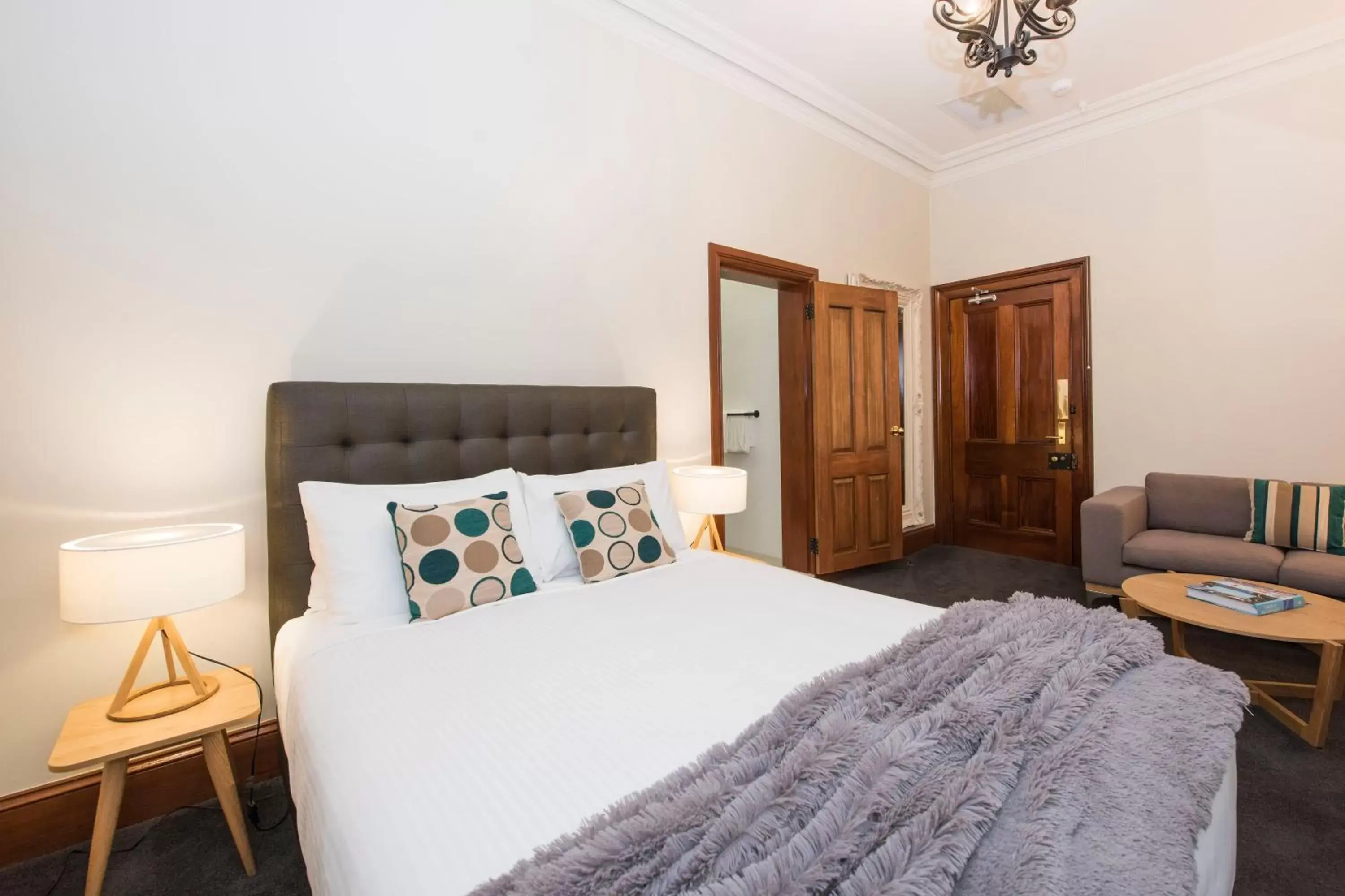 Photo of the whole room, Bed in The Parkview Hotel Mudgee