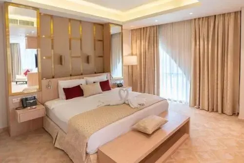 Bedroom, Bed in Century Hotel Doha