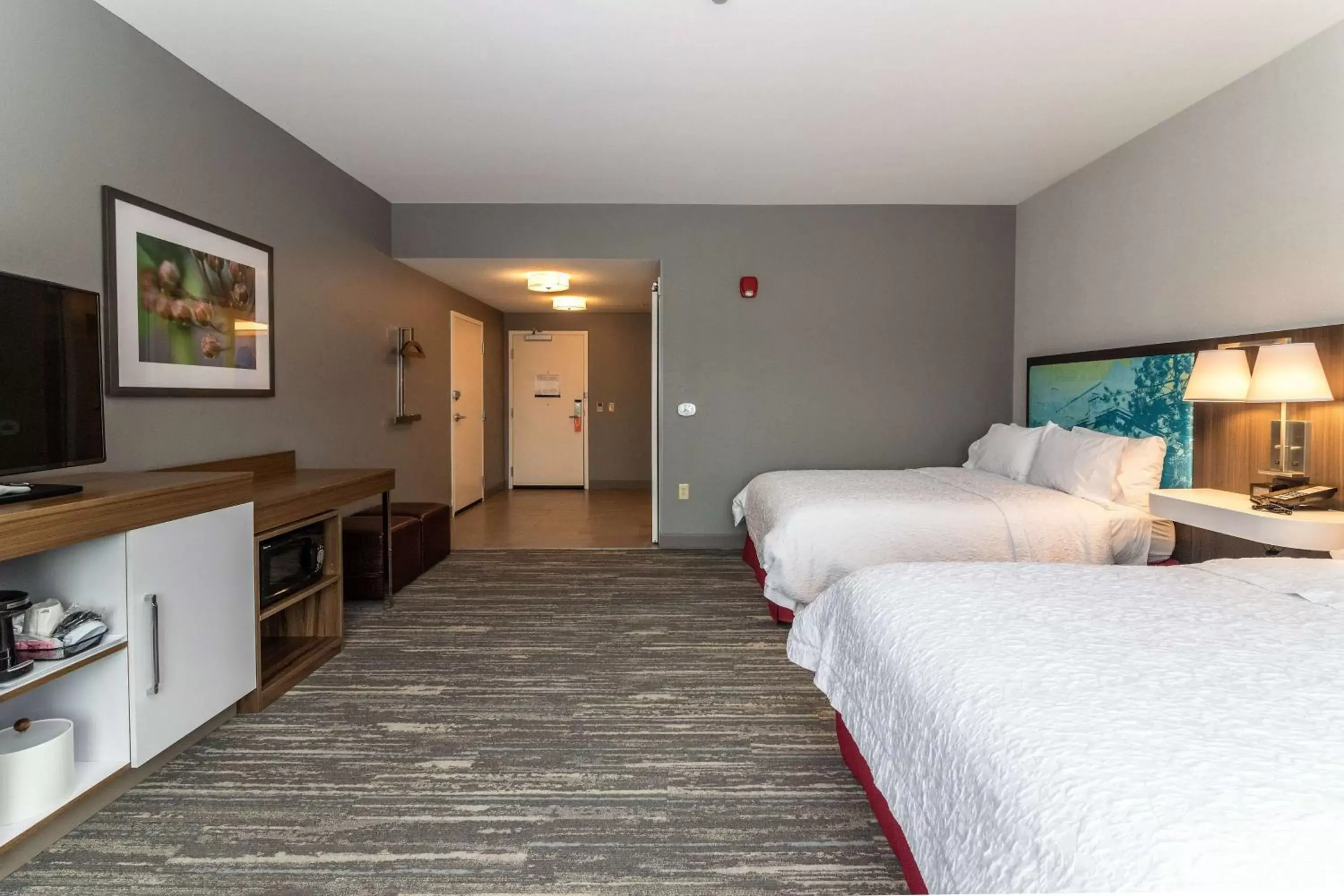 Bedroom in Hampton Inn & Suites - Allen Park
