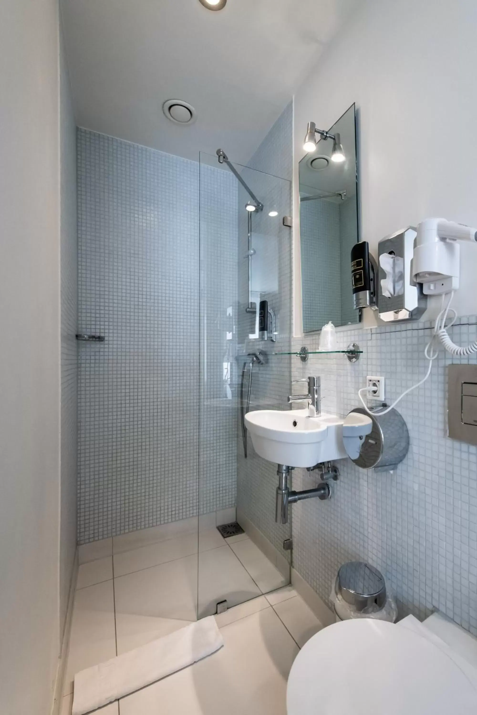 Bathroom in Acostar Hotel
