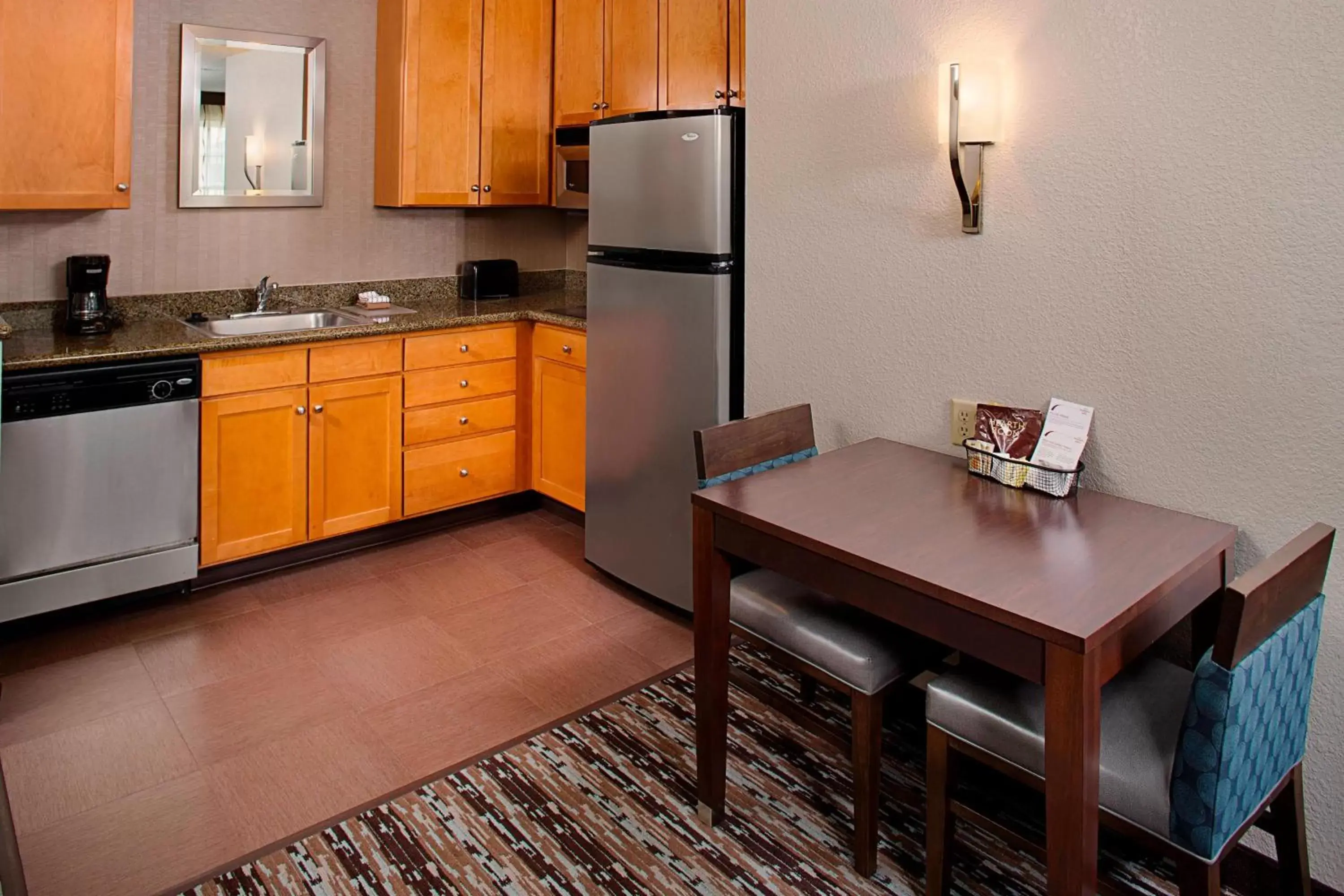 Bedroom, Kitchen/Kitchenette in Residence Inn Worcester