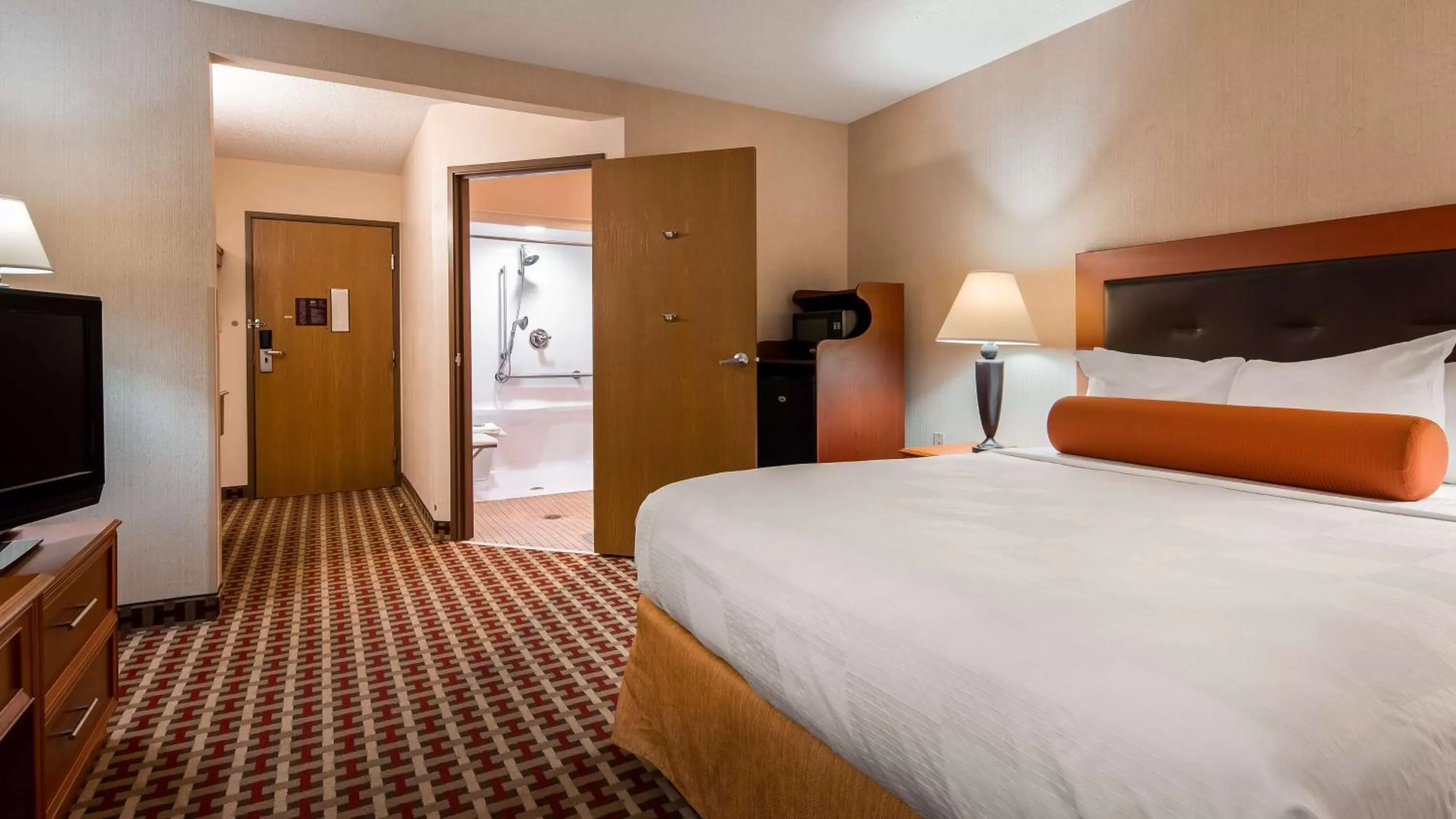 Photo of the whole room, Bed in Best Western Marion Hotel