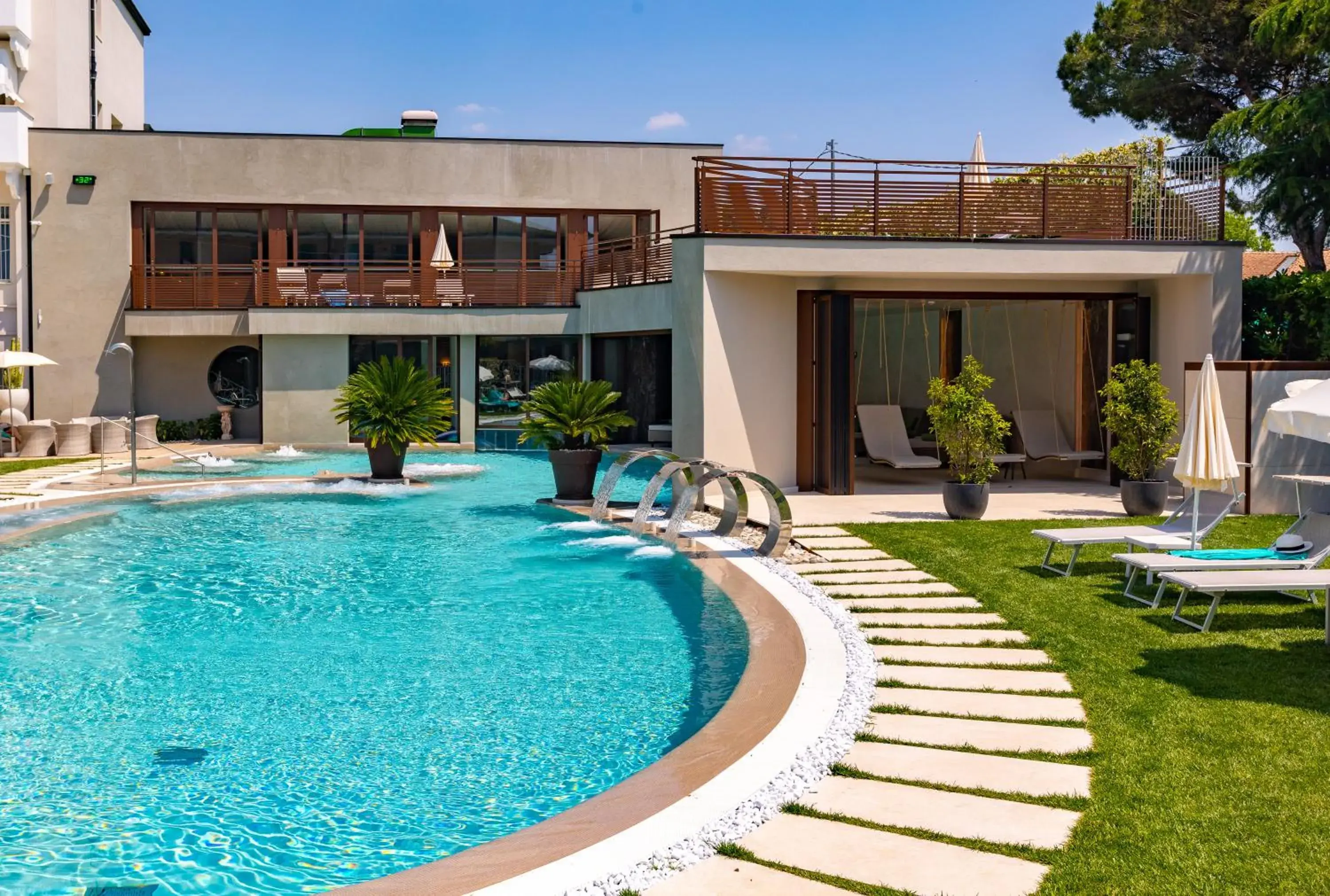 Swimming Pool in Hotel Quisisana Terme