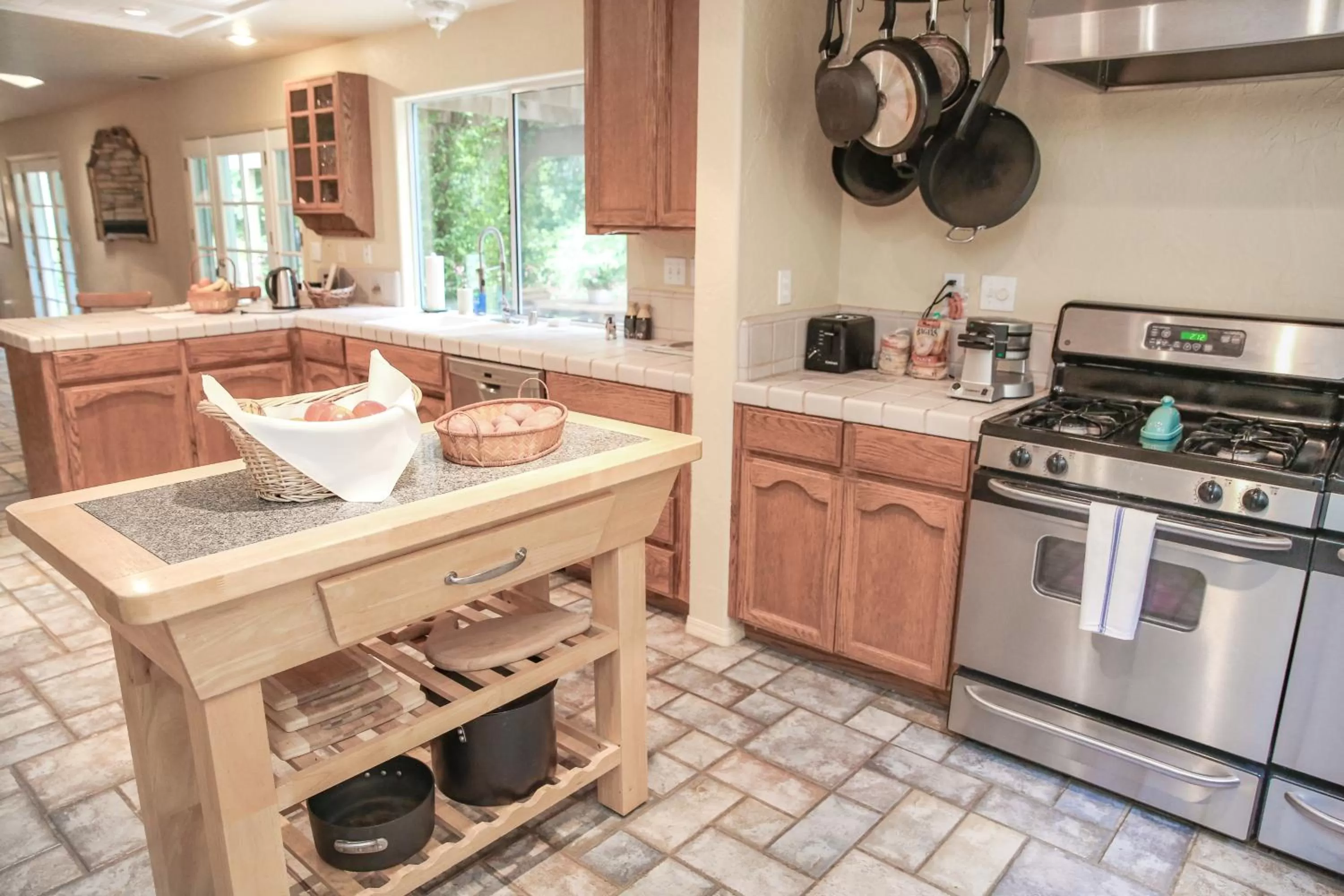 Kitchen or kitchenette in The Eden House Vineyard