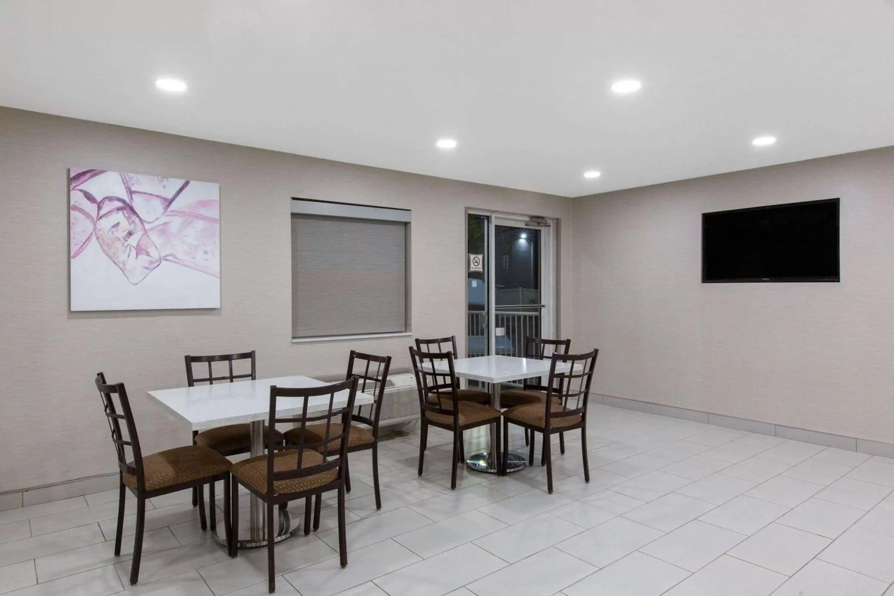 Restaurant/places to eat in La Quinta by Wyndham Blue Springs Restaurant/places to eat in La Quinta by Wyndham Blue Springs