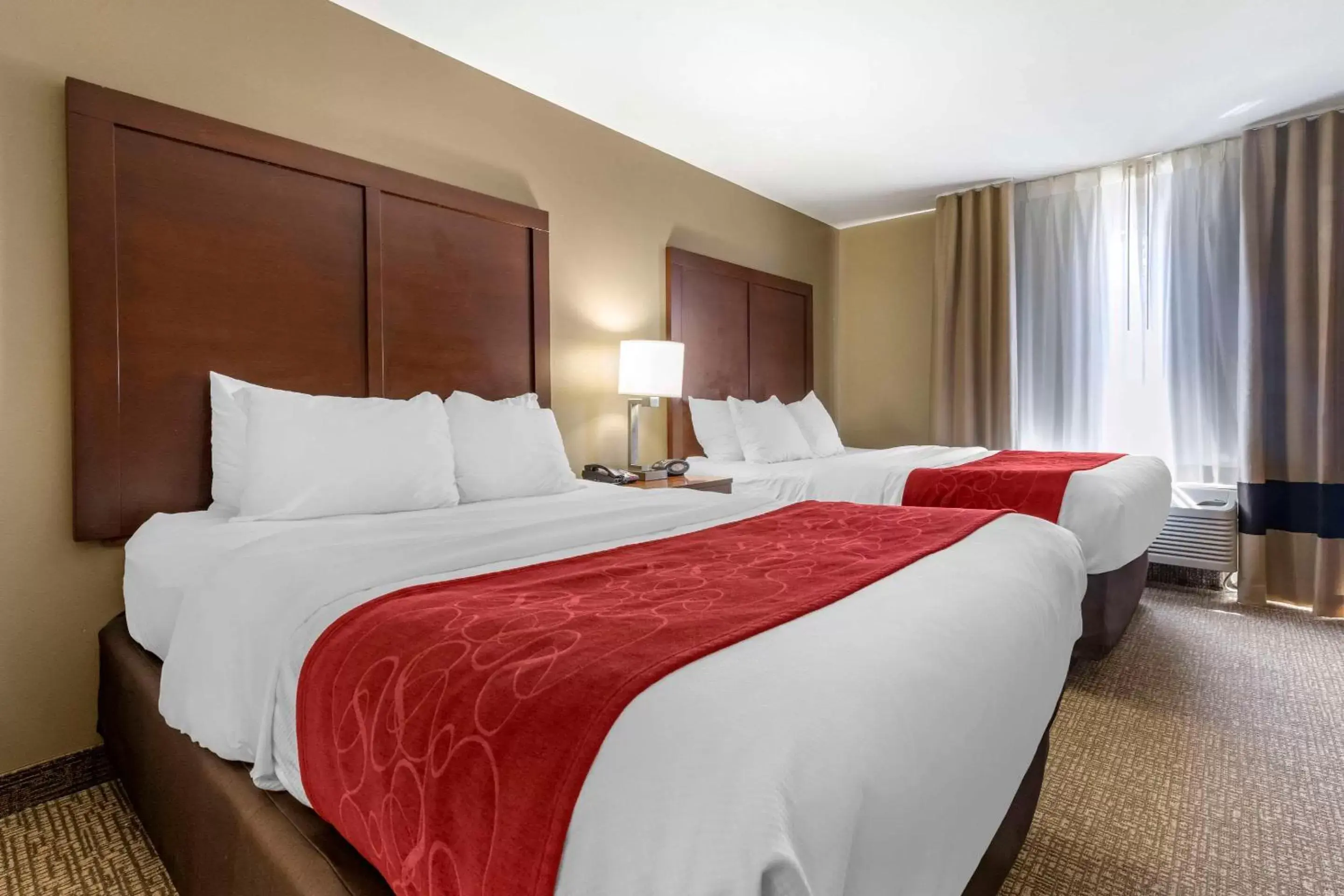 Bedroom, Bed in Comfort Suites Bridgeport - Clarksburg