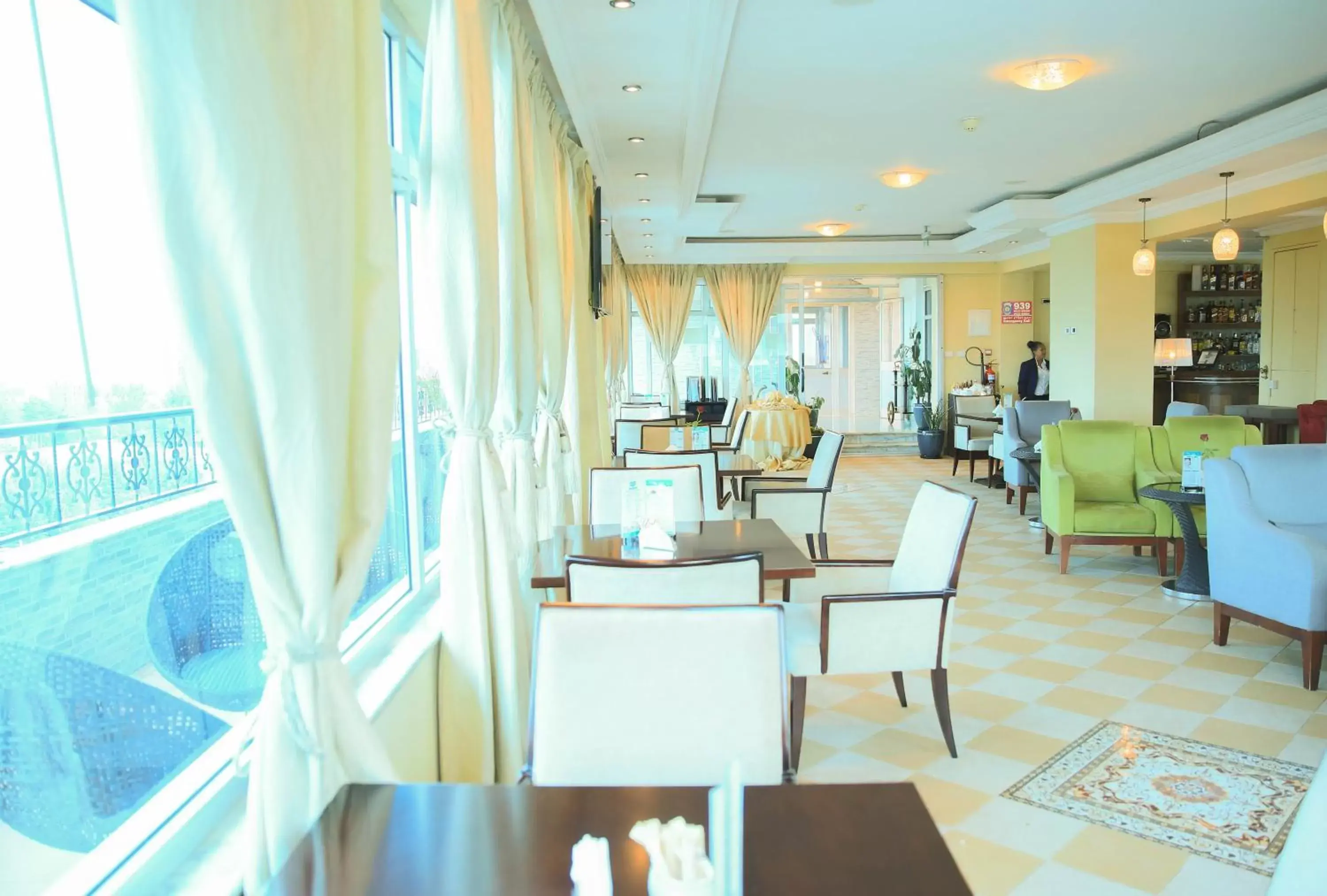 Lounge or bar, Restaurant/Places to Eat in Swiss Inn Nexus Hotel