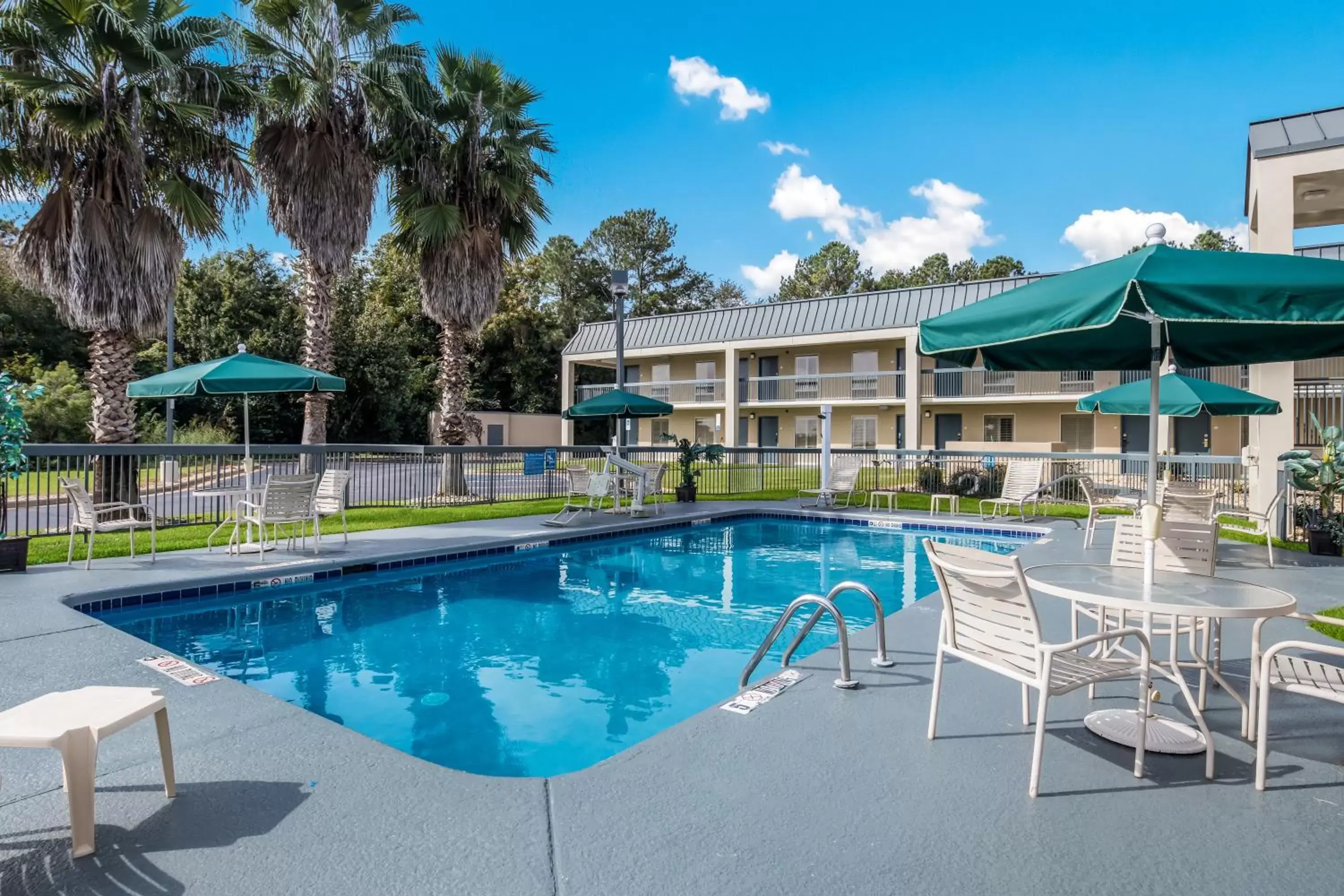 Swimming Pool in Quality Inn Albany