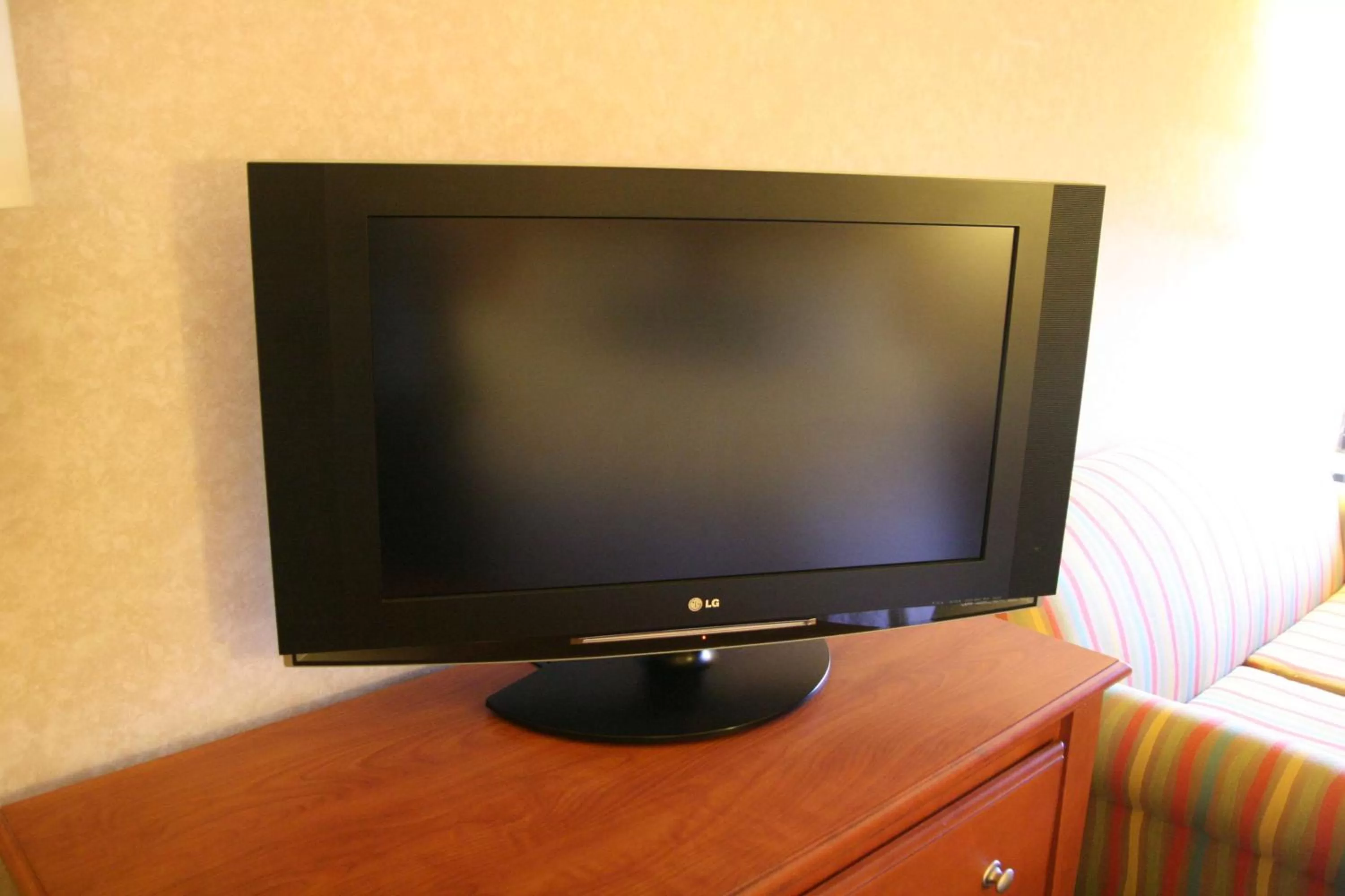 Bedroom in Hampton Inn Ann Arbor - North