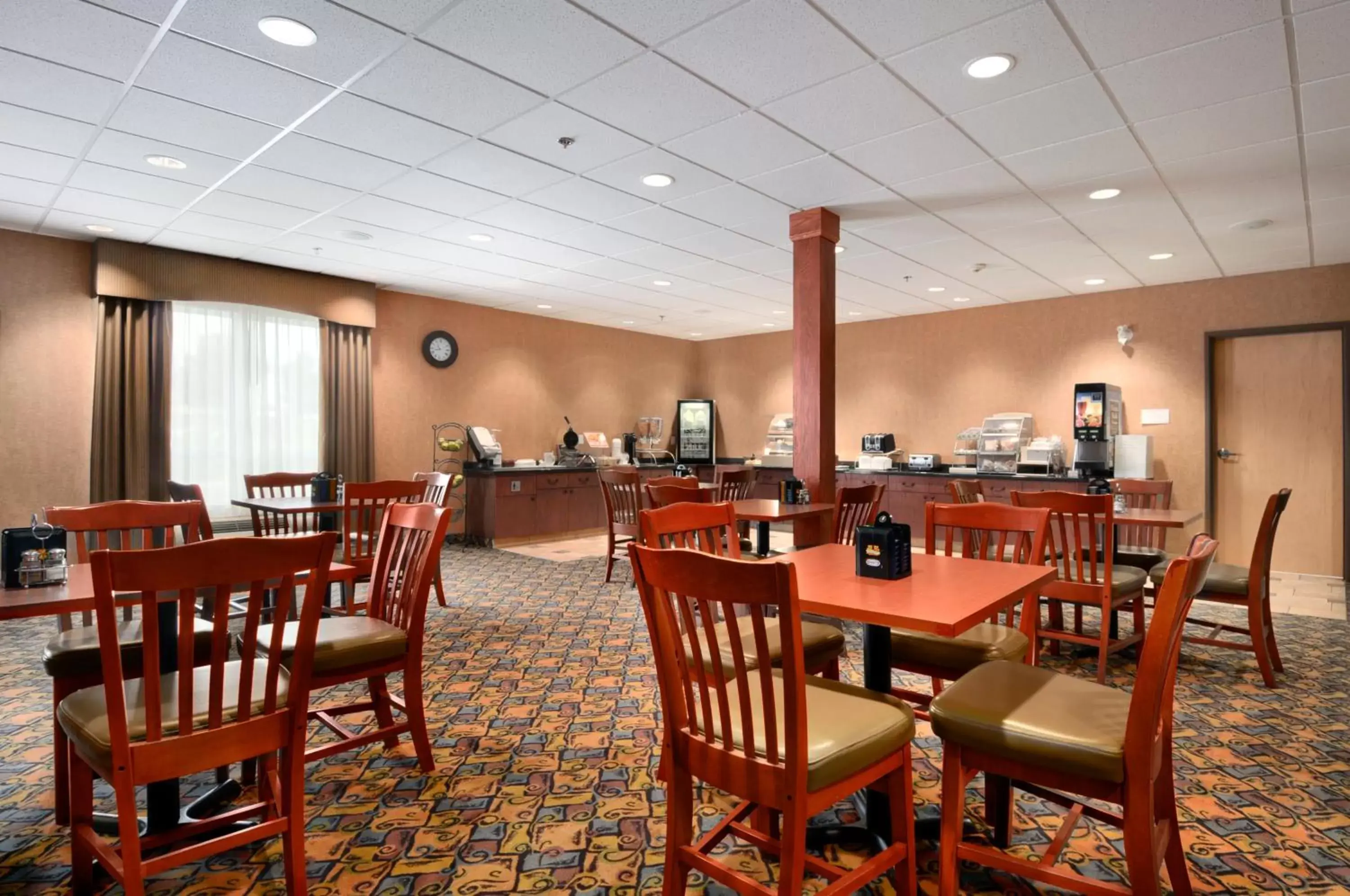 Restaurant/Places to Eat in Days Inn & Suites by Wyndham Strathmore