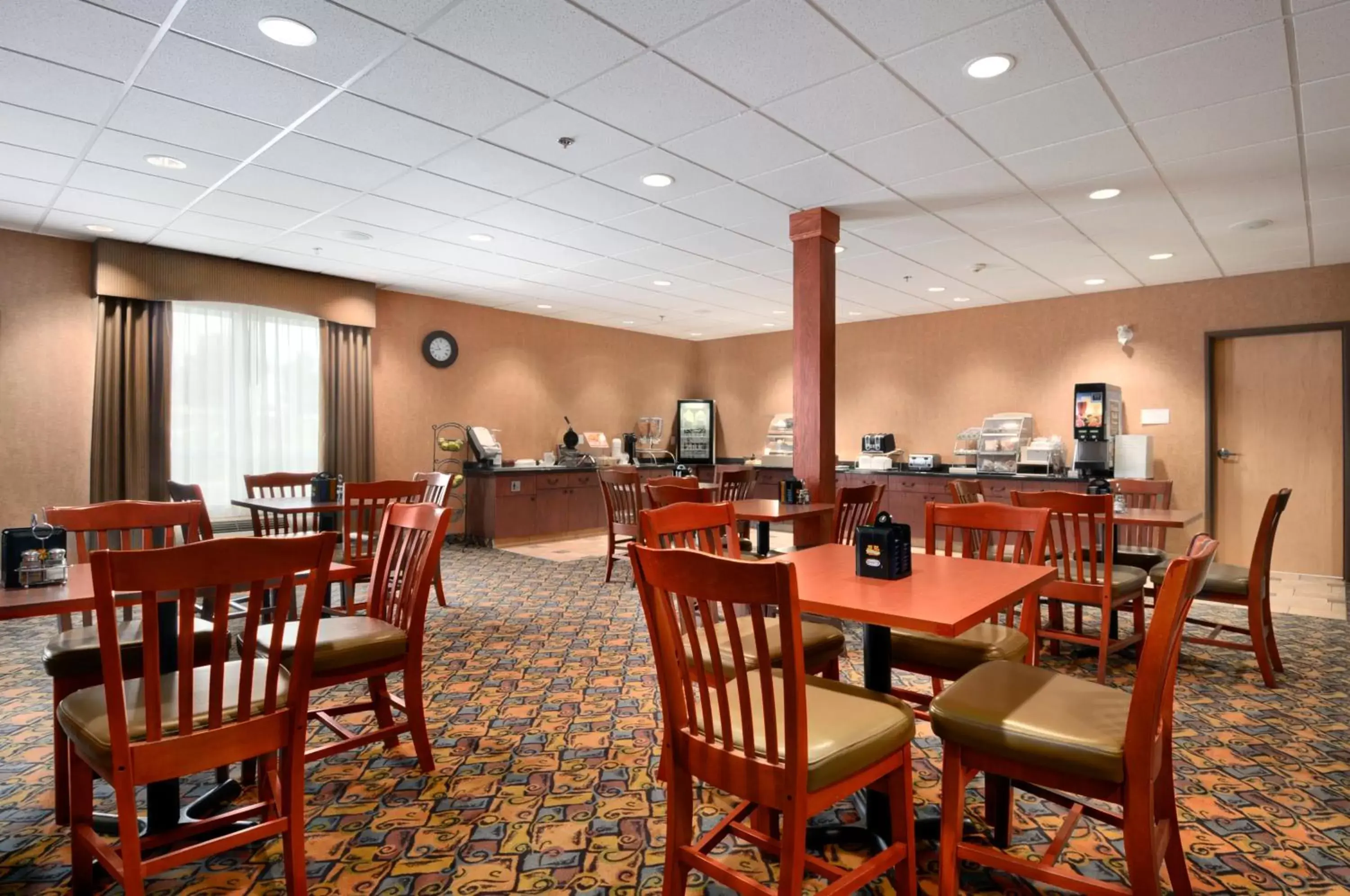 Restaurant/places to eat in Days Inn & Suites by Wyndham Strathmore Restaurant/places to eat in Days Inn & Suites by Wyndham Strathmore