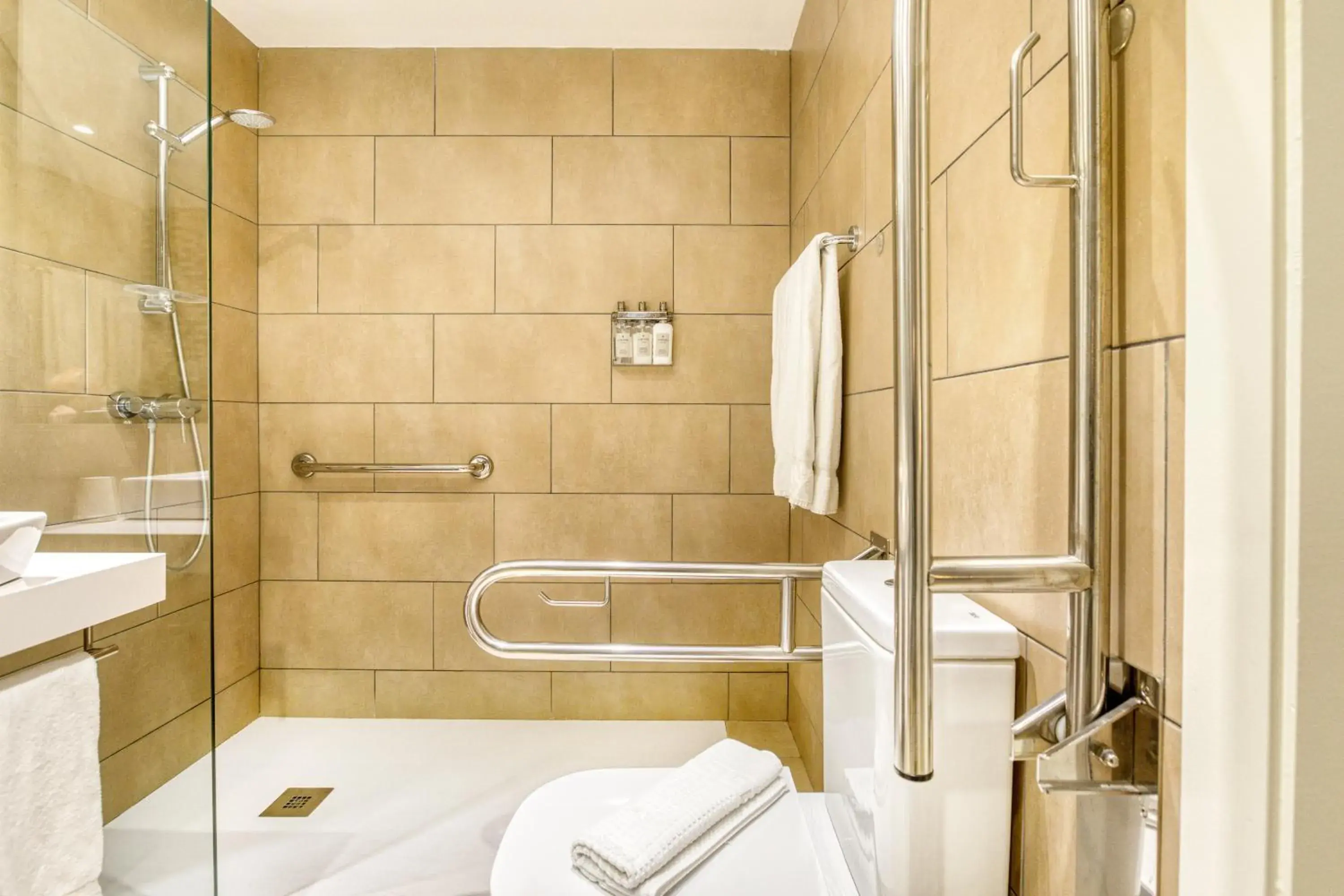 Bathroom in Hotel Marina