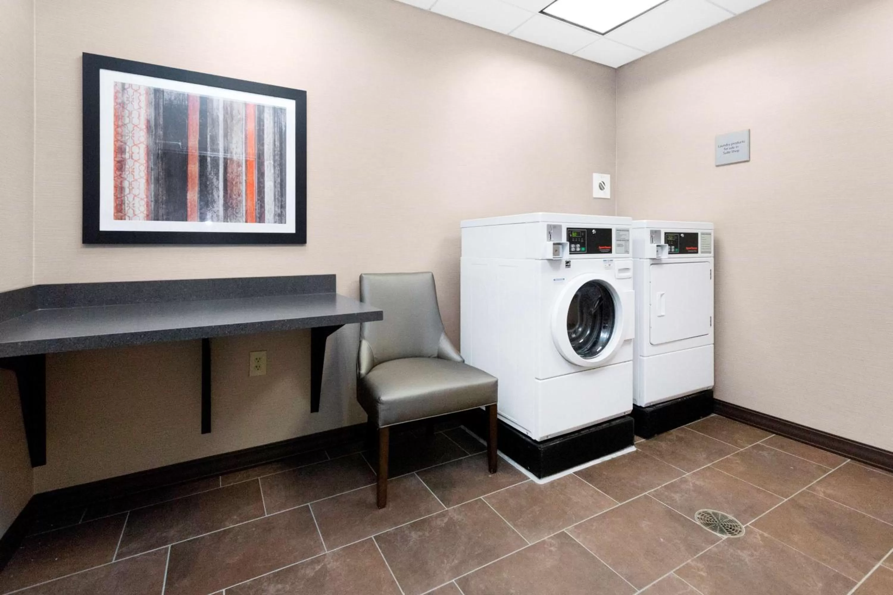 Property building in Hampton Inn Butler