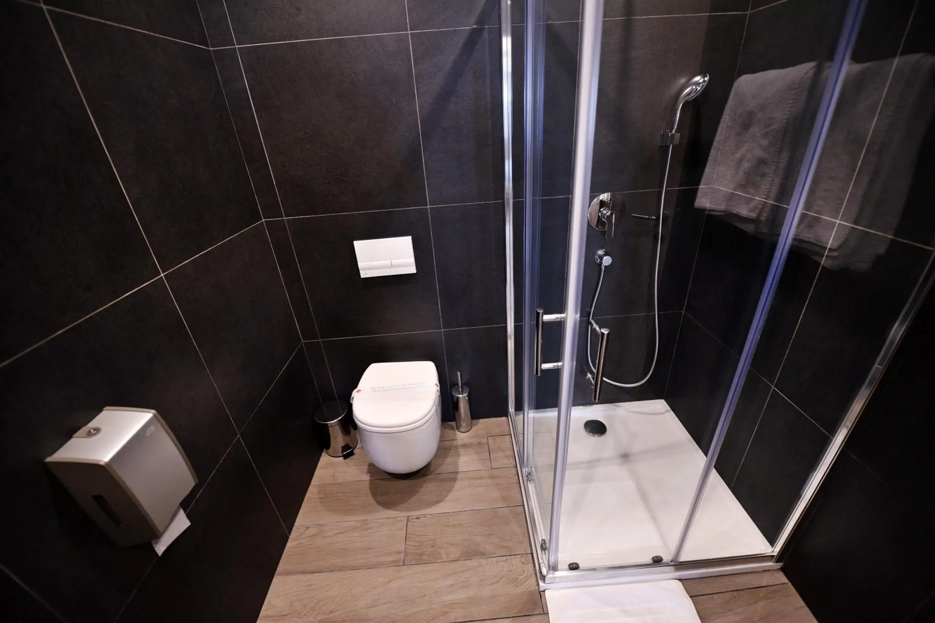 Shower, Bathroom in Hotel Ideja