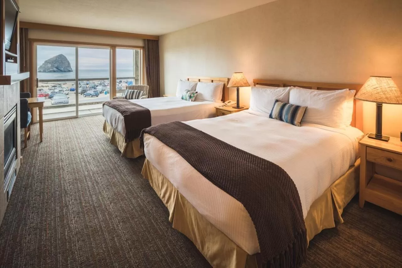 Bed in Inn at Cape Kiwanda