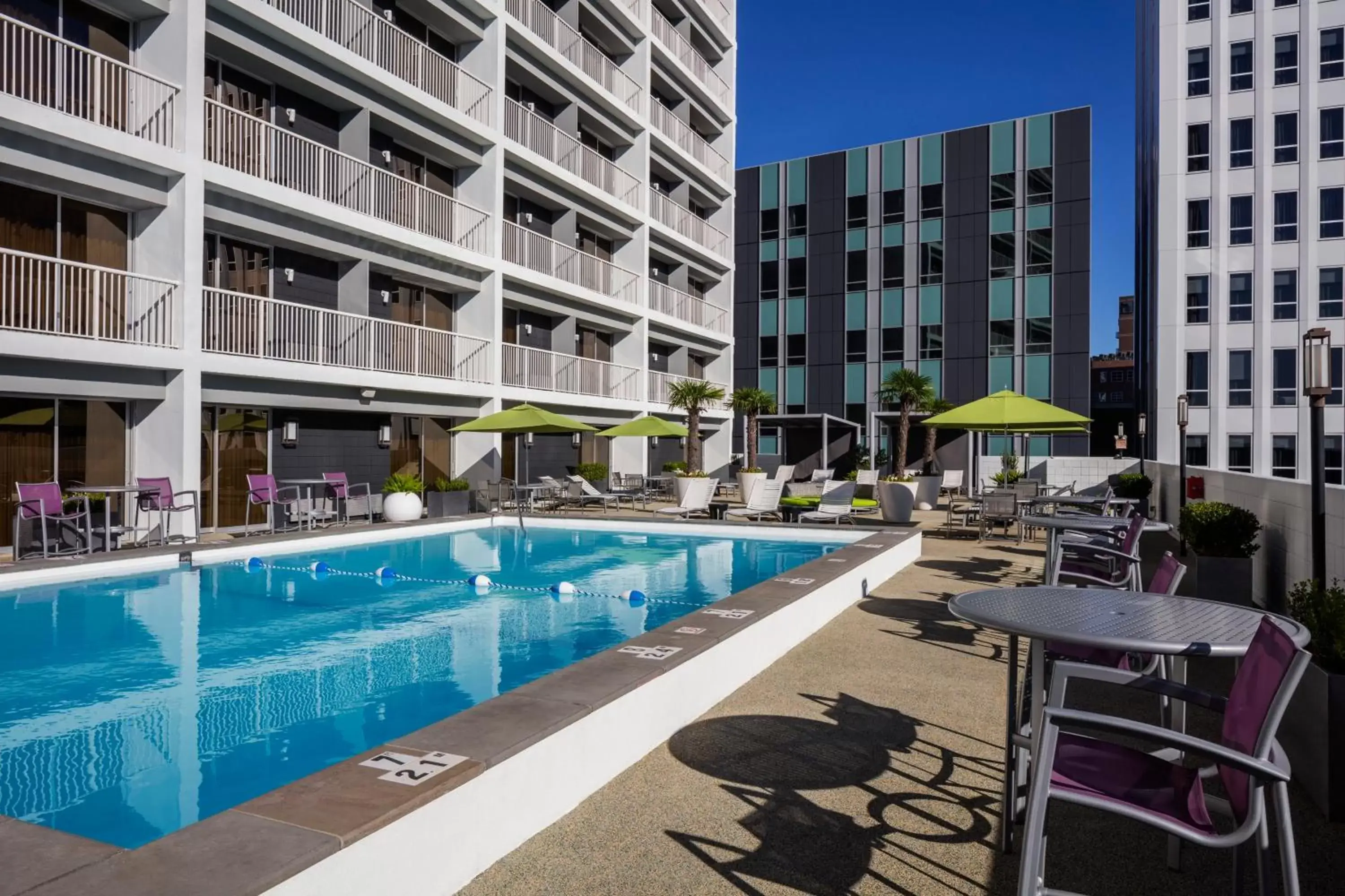 Swimming Pool in Holiday Inn New Orleans-Downtown Superdome, an IHG Hotel