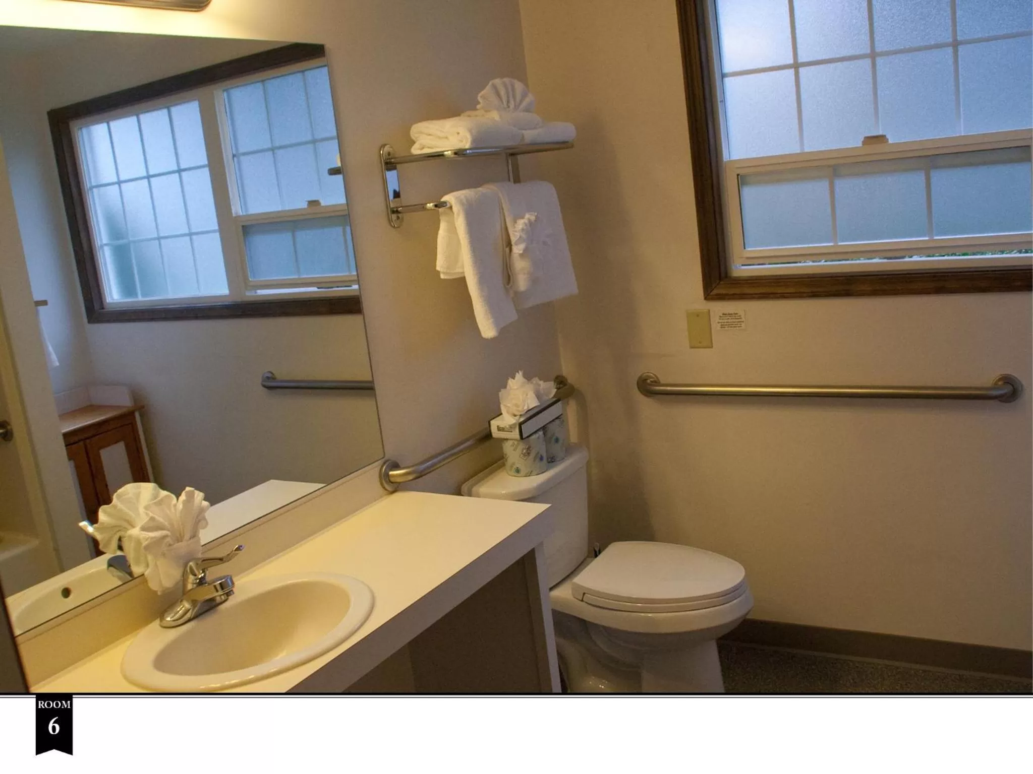 Bathroom in Ecola Creek Lodge