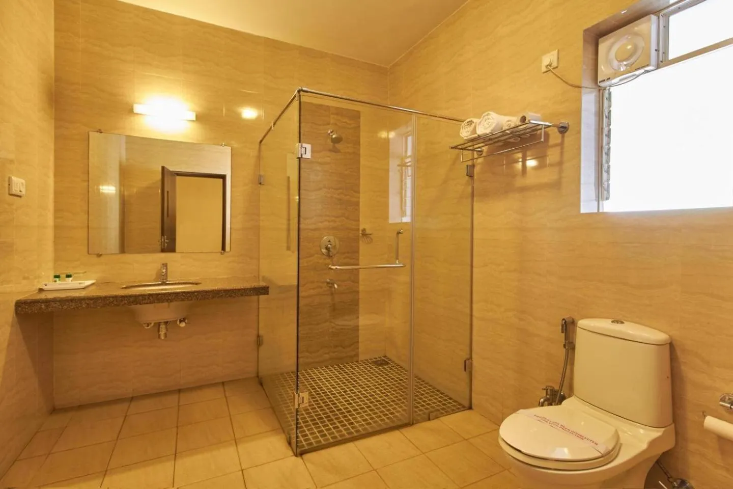 Bathroom in The Hawaii Comforts Panjim Donapaula