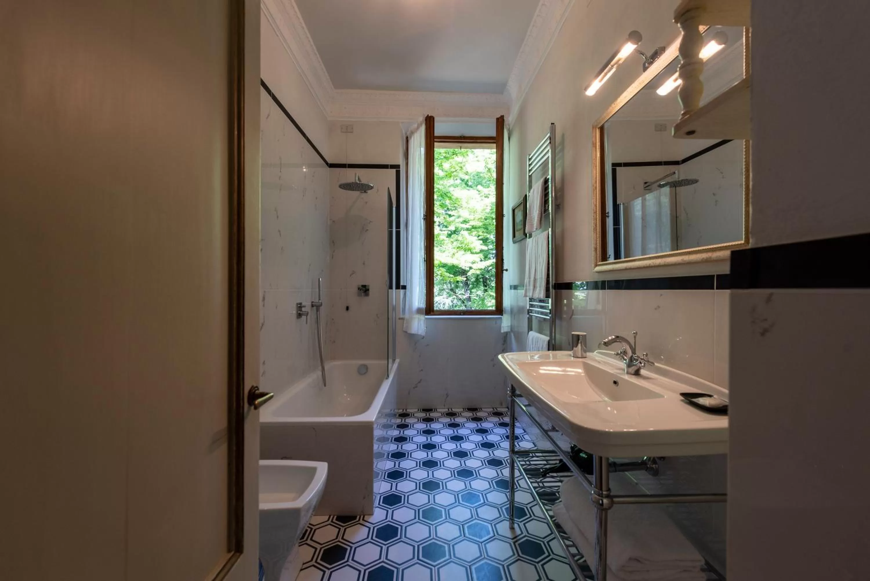 Bathroom in Villa Scacciapensieri Boutique Hotel