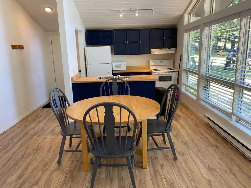 Dining Area in Walker Lake Resort