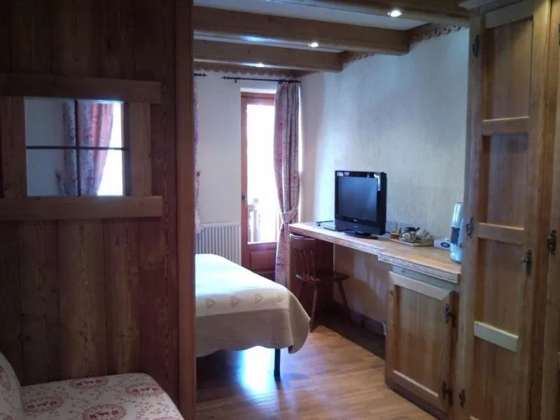 Seating area, Bed in Chalet Plan Gorret