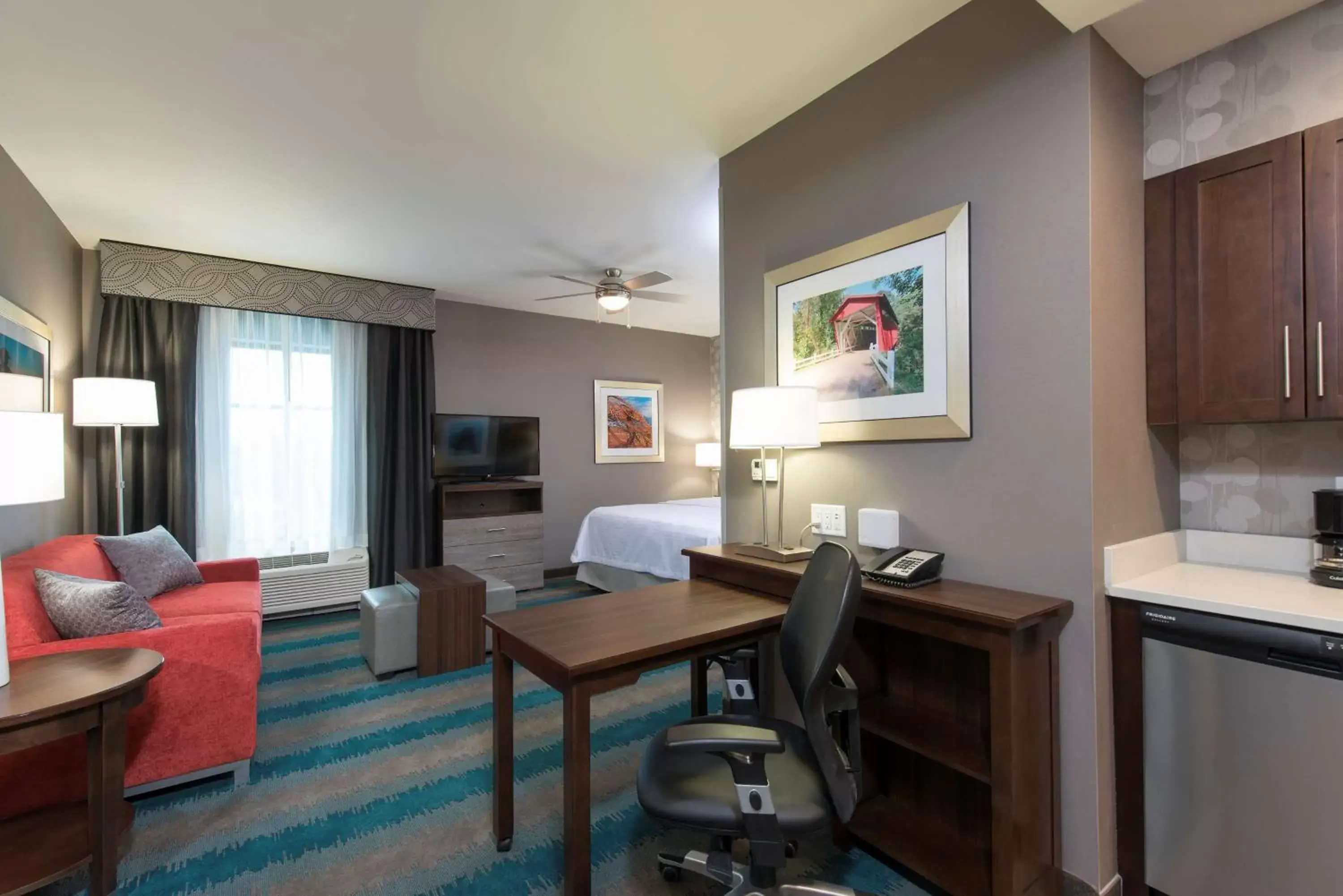 Bedroom, Seating Area in Homewood Suites by Hilton Cleveland/Sheffield