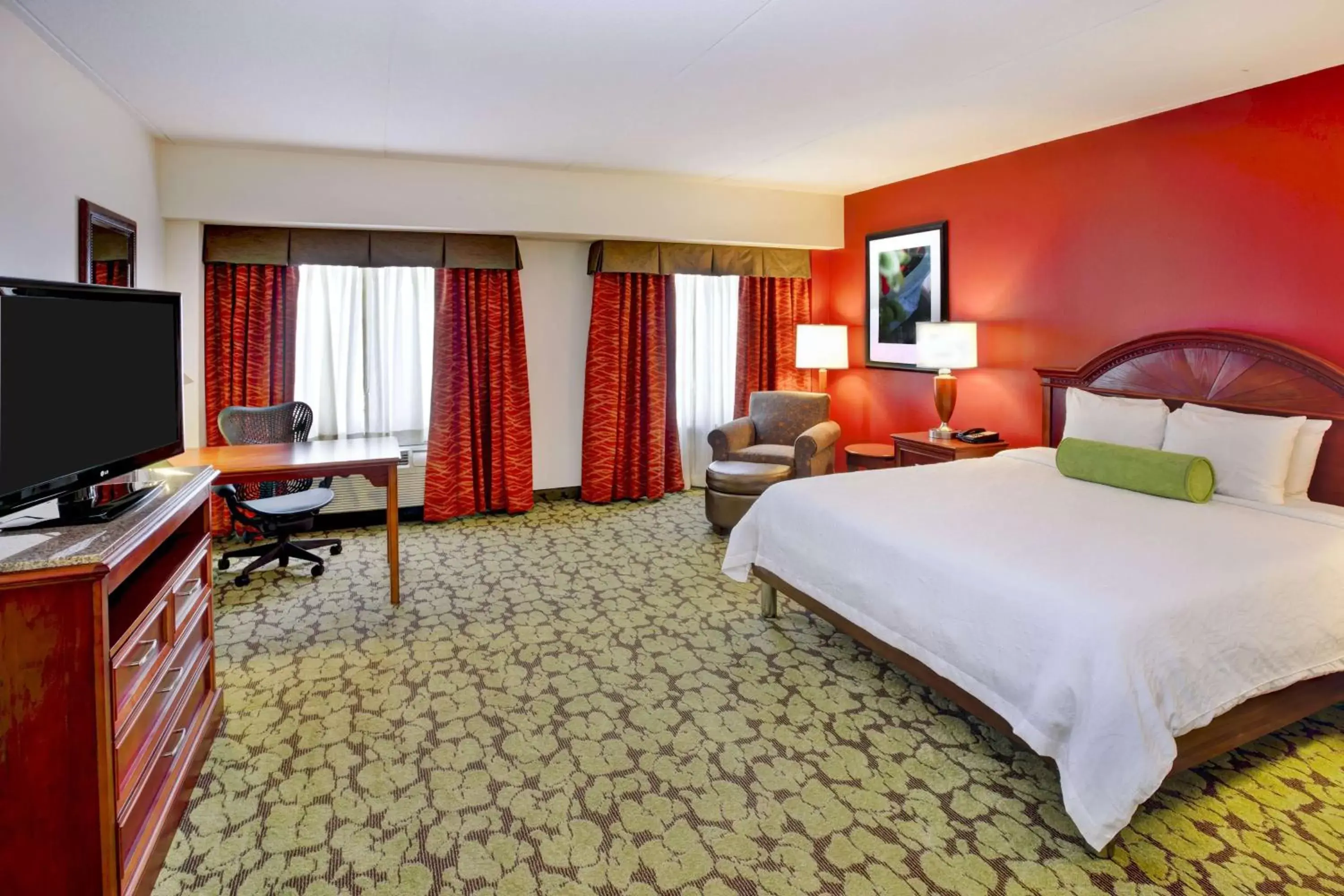 Bedroom in Hilton Garden Inn Chicago/Midway Airport
