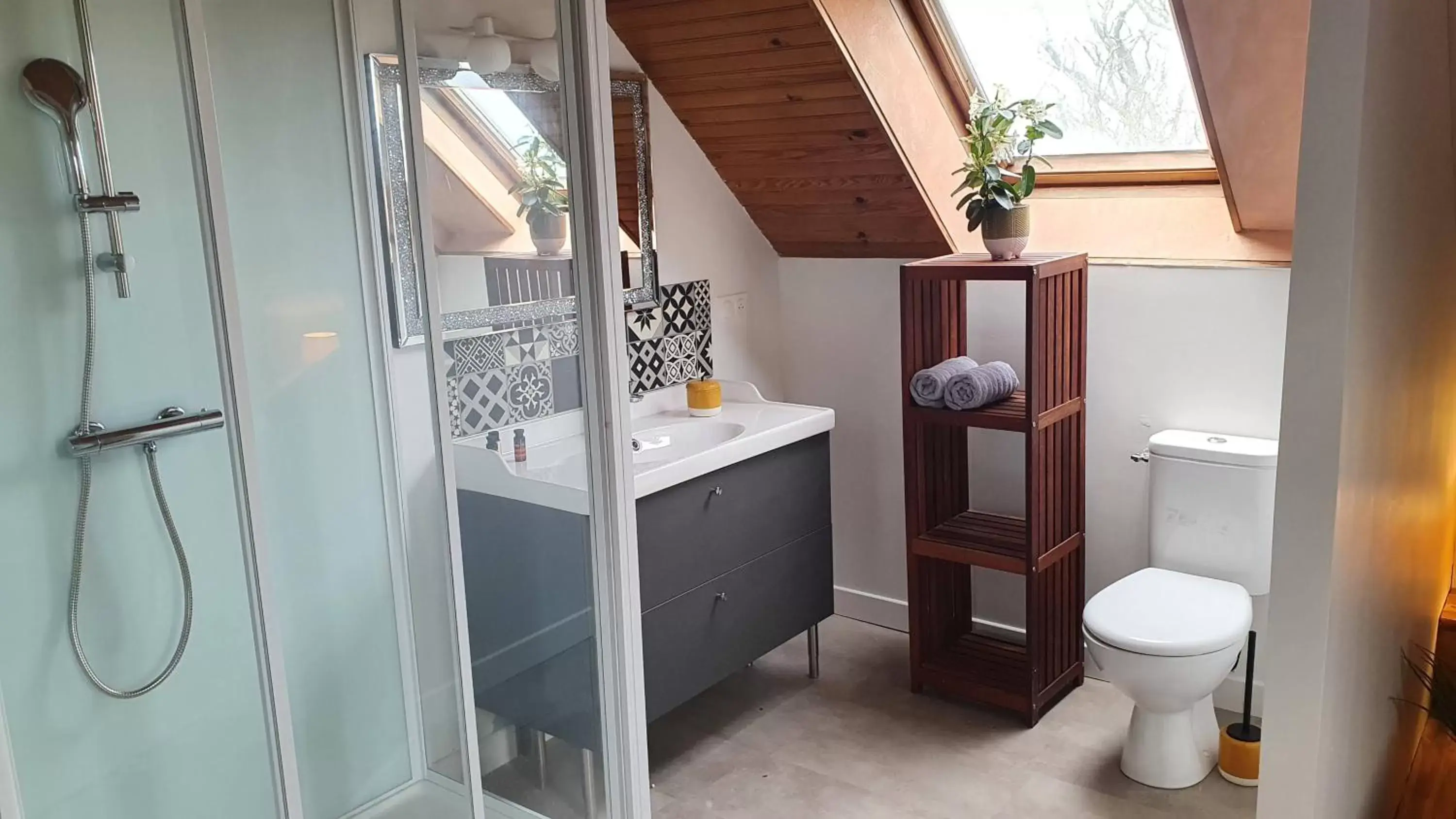 Bathroom in La Maison de la Côte des Légendes