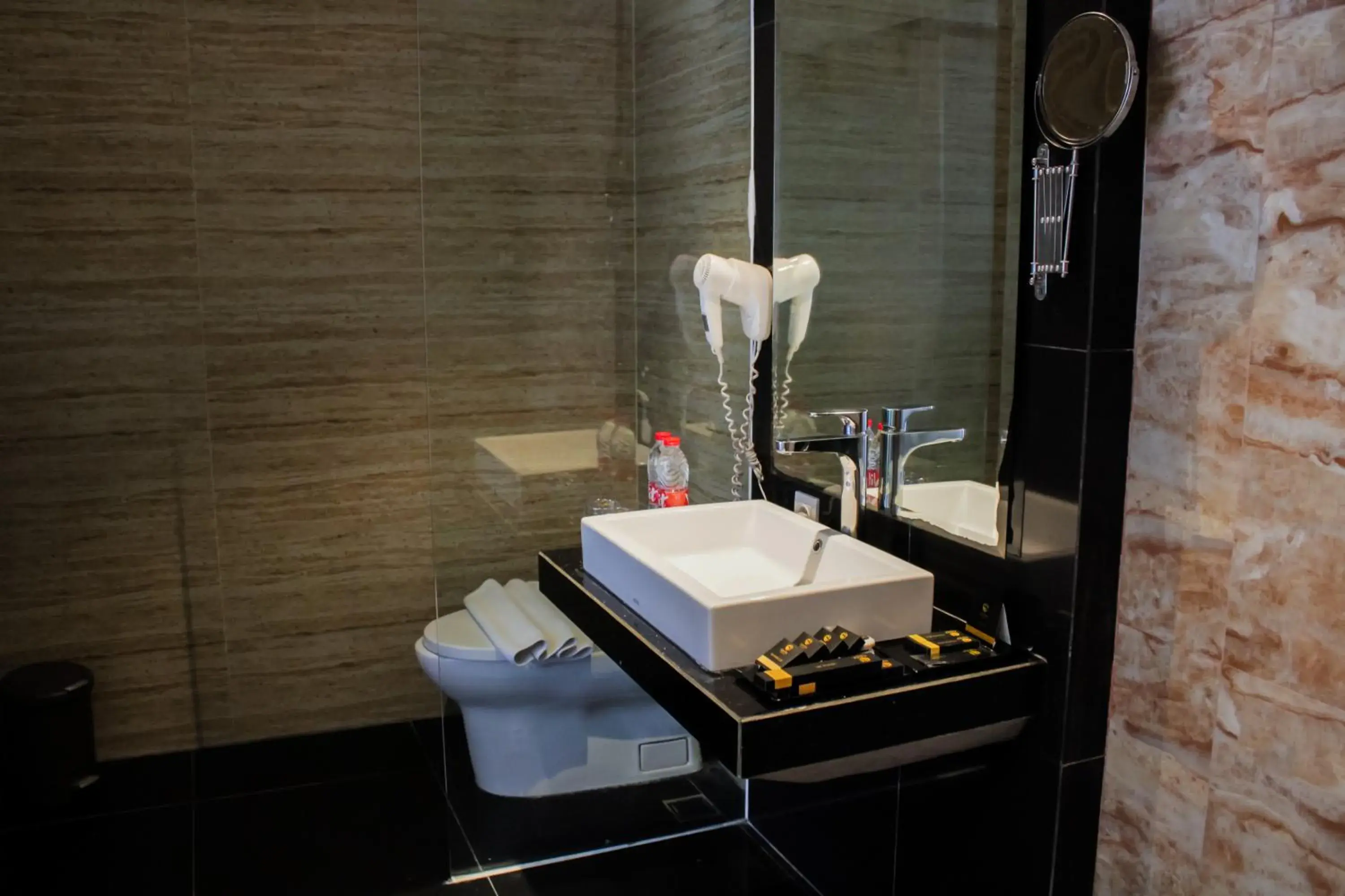 Bathroom in Gets Hotel Semarang