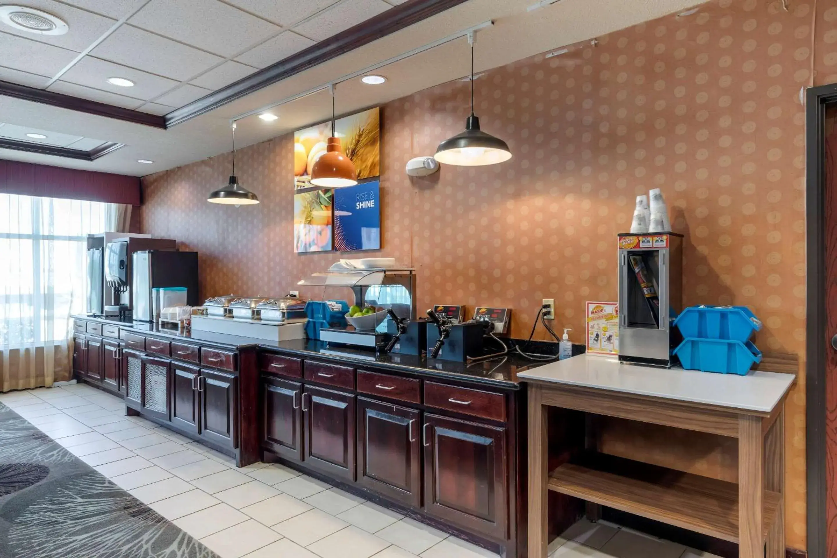 Breakfast, Kitchen/Kitchenette in Comfort Inn & Suites Denison - Lake Texoma Breakfast, Kitchen/Kitchenette in Comfort Inn & Suites Denison - Lake Texoma