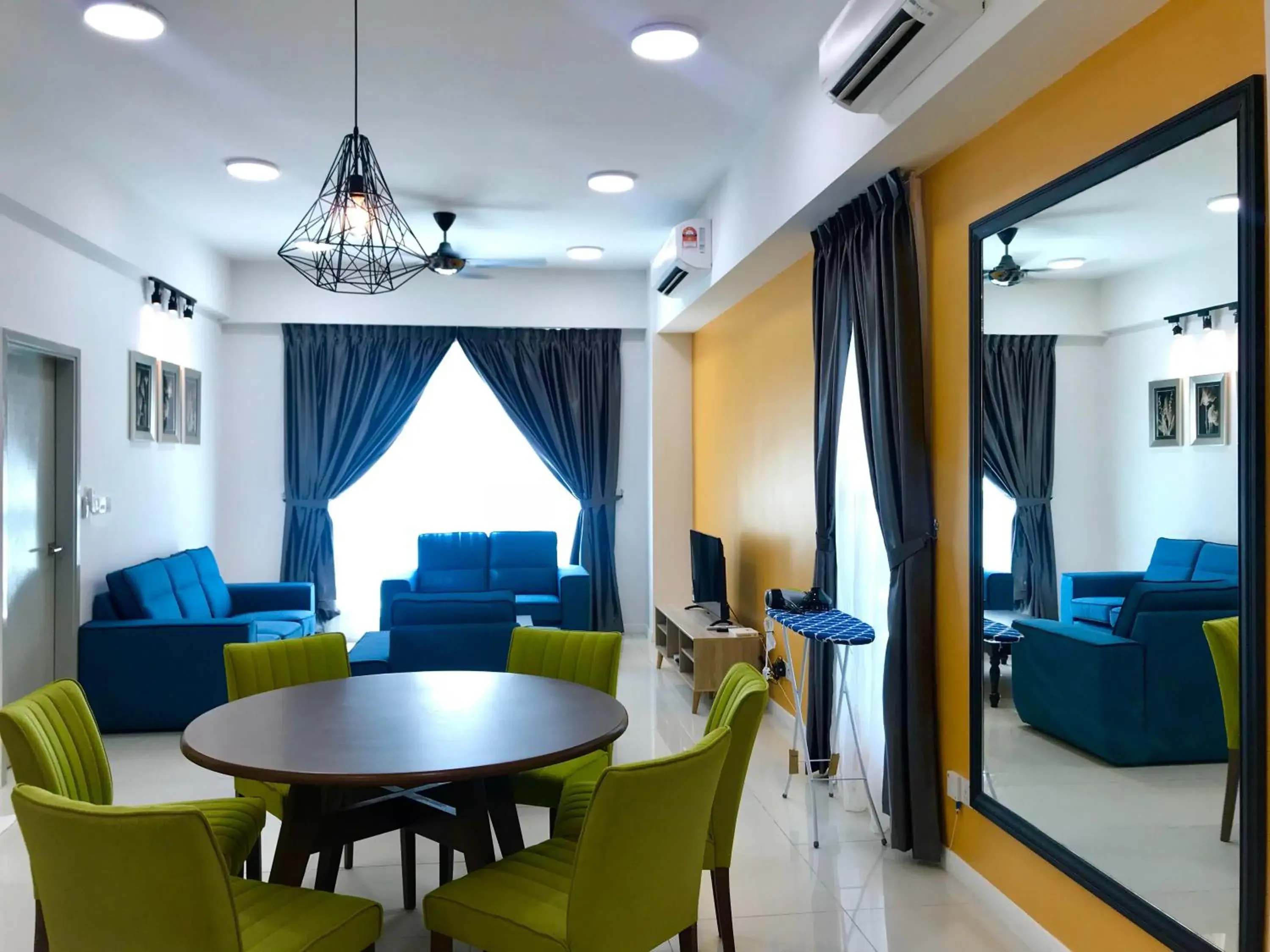 TV and multimedia, Dining Area in Sunset Seaview Vacation Condos @ Infinity Avenue