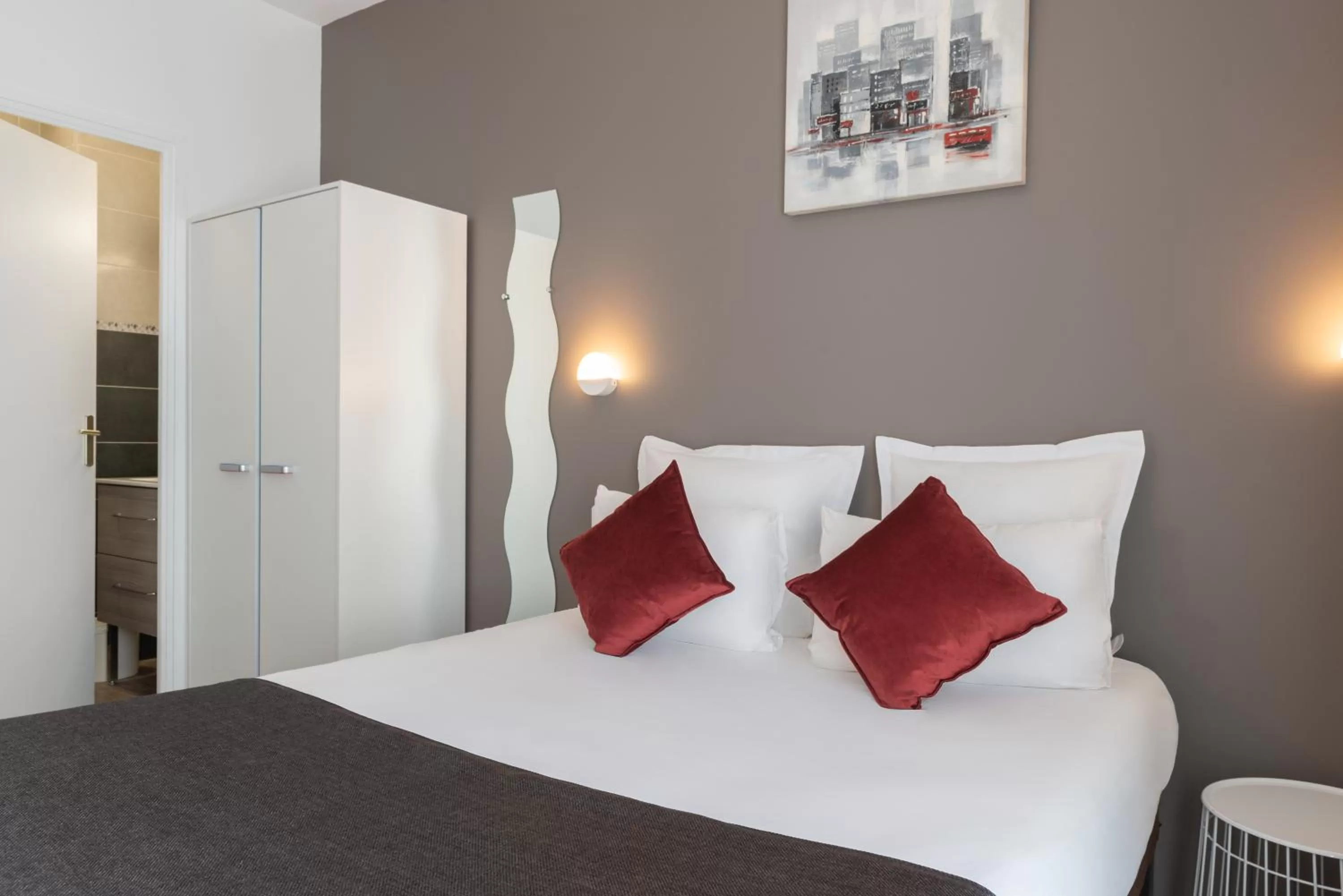 Property building, Bed in The Originals City, Hôtel Notre Dame, Rouen