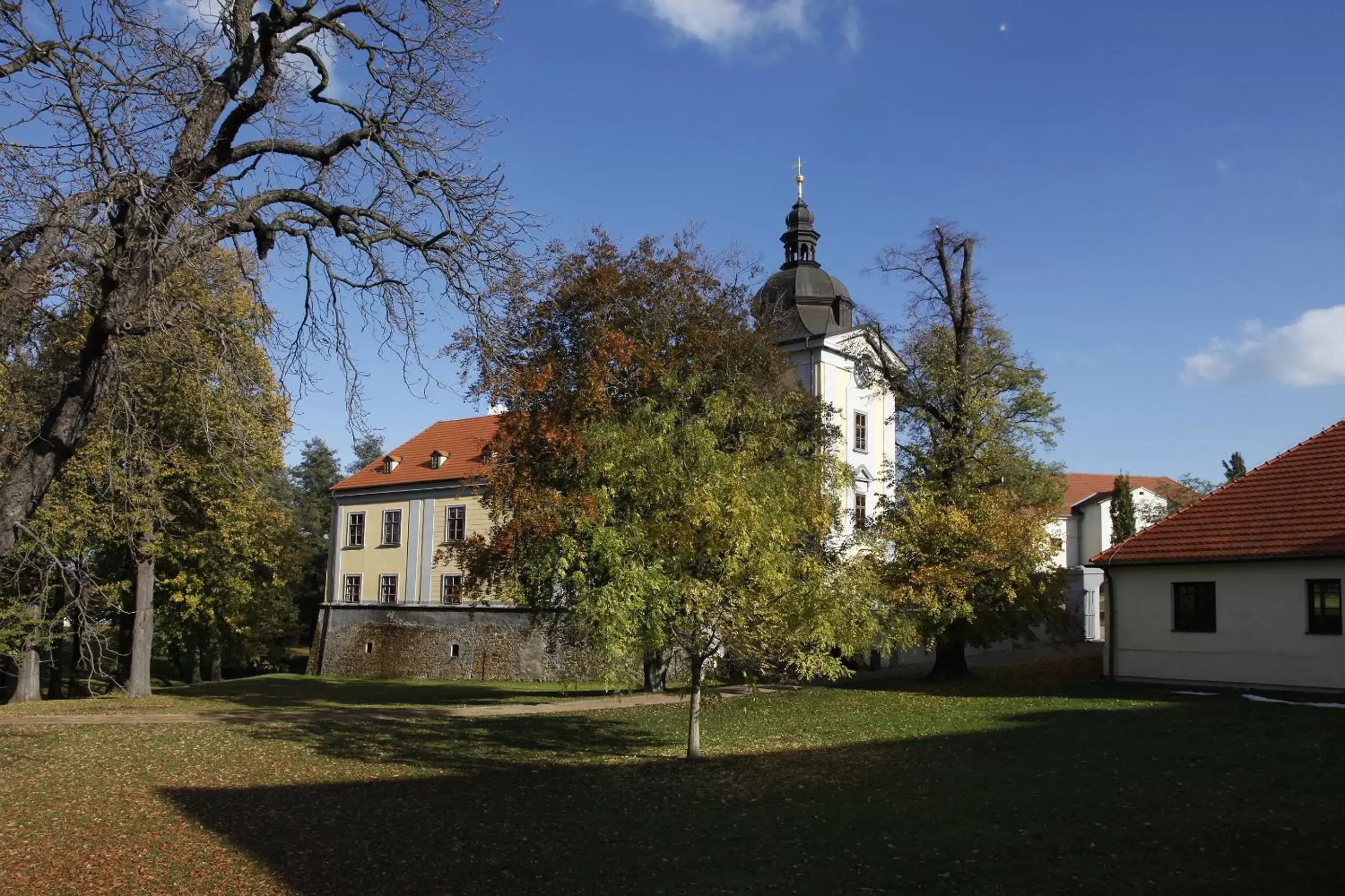 Garden, Property Building in Pytloun Chateau Hotel Ctěnice