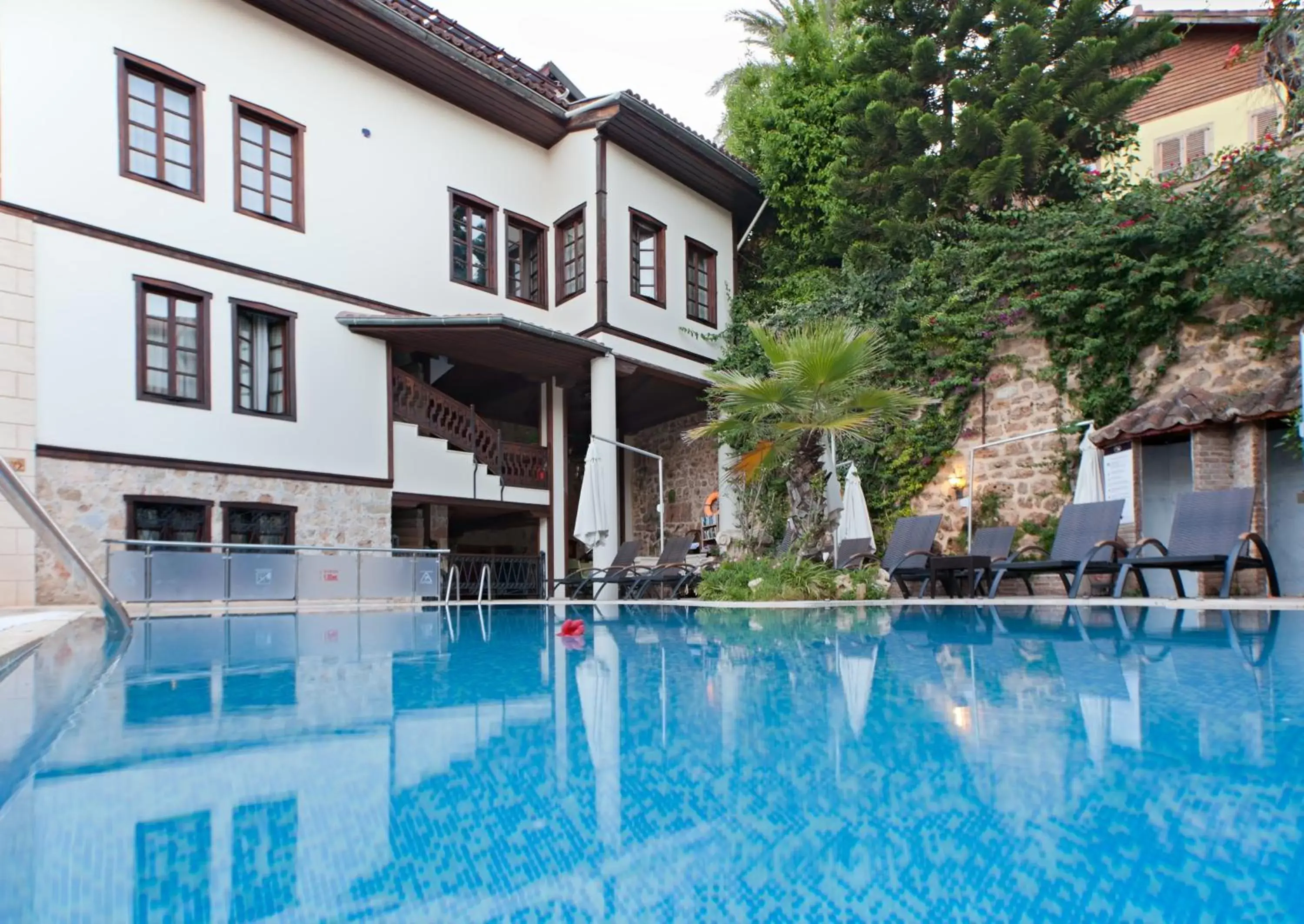 Facade/entrance, Swimming Pool in Dogan Hotel