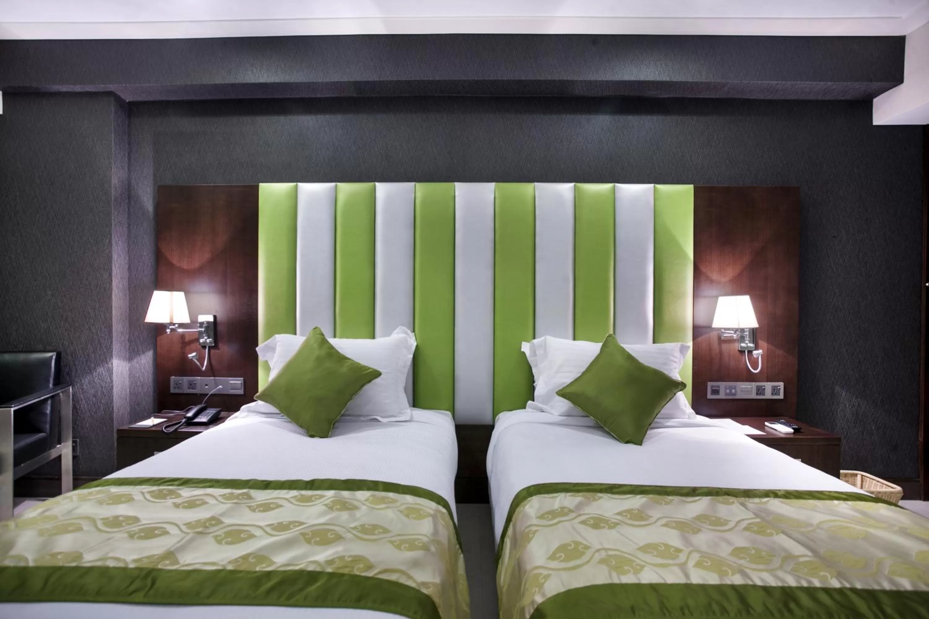 cot, Bed in Platinum Grand