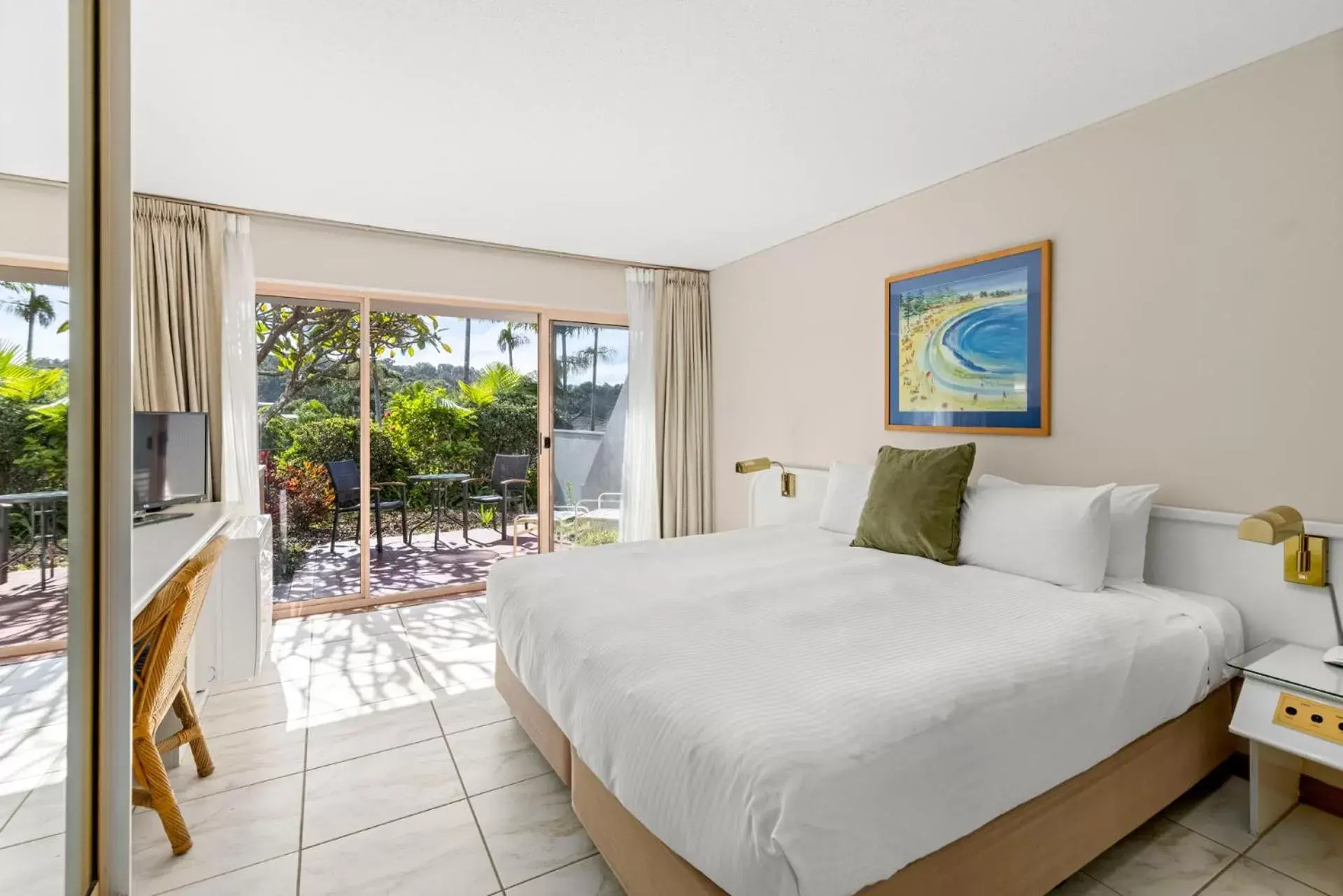 Bedroom, Bed in Pacific Bay Resort