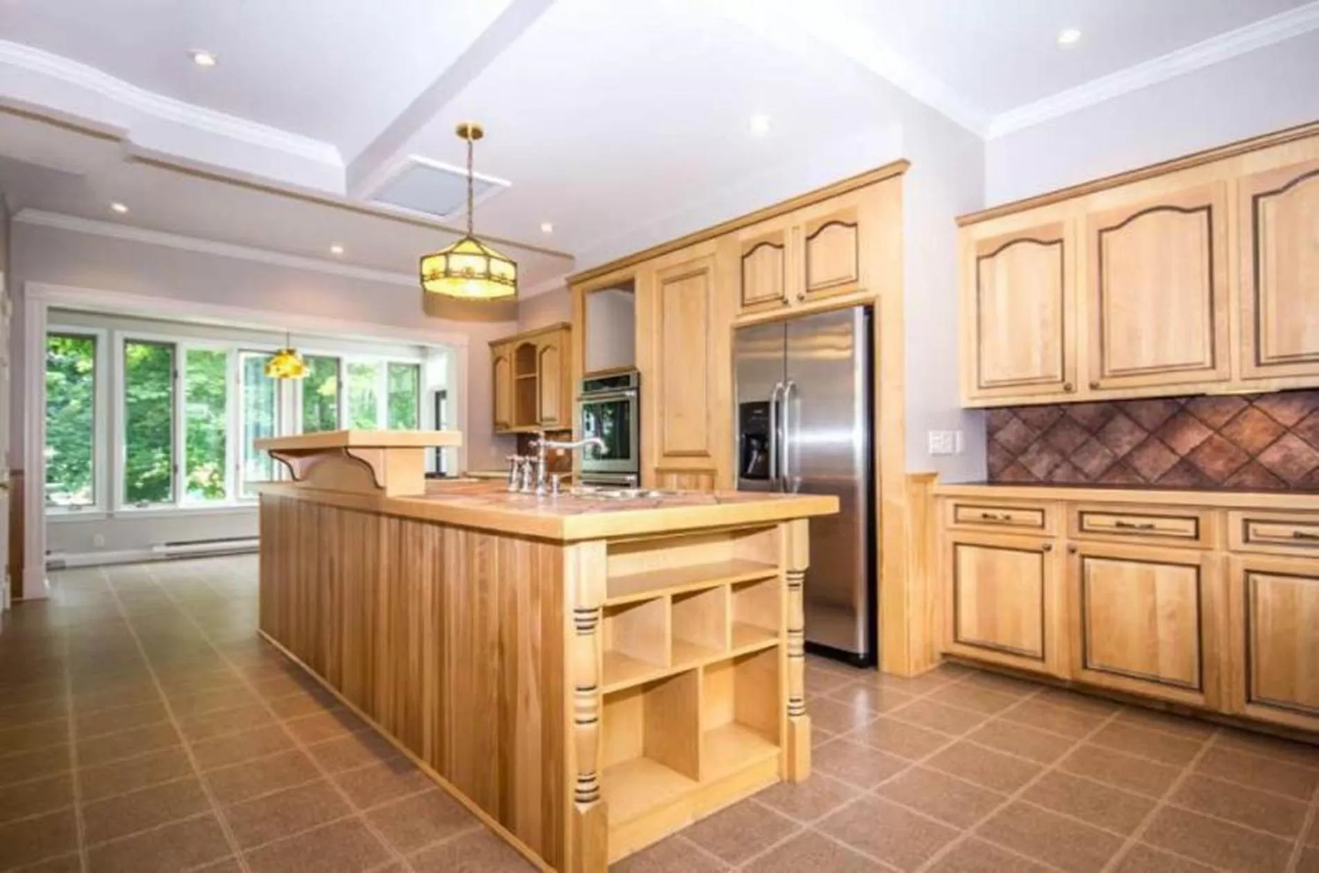 Kitchen or kitchenette in By The River B&B