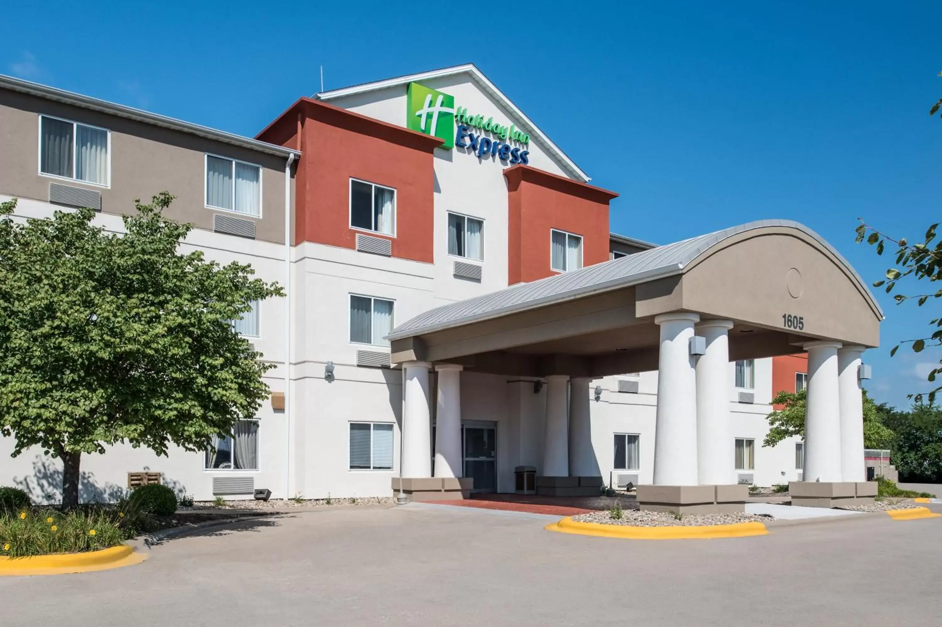 Property Building in Holiday Inn Express Hotel & Suites Burlington, an IHG Hotel