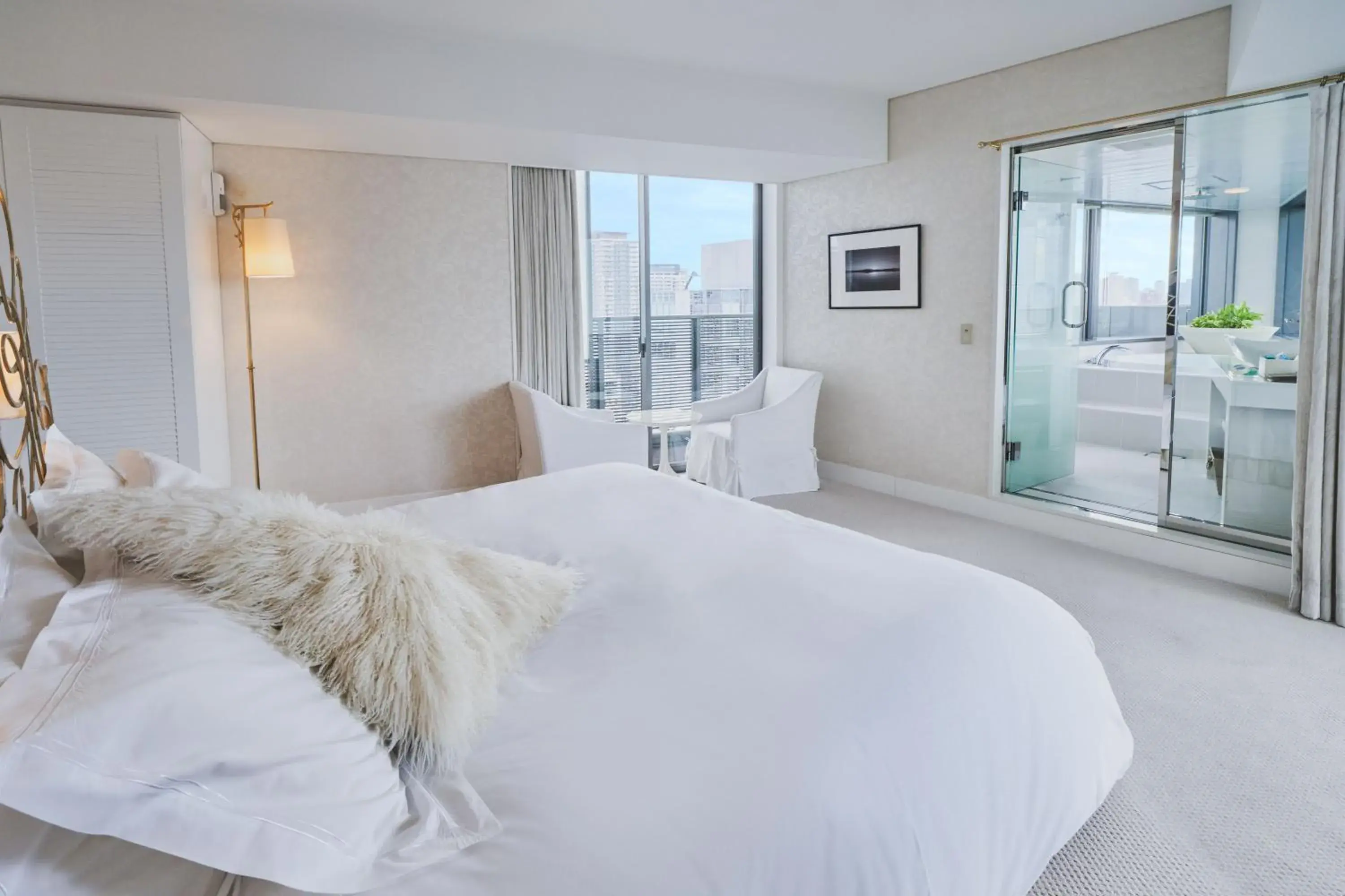 Junior Suite King - single occupancy - Non-Smoking in Harmonie Embrassee Junior Suite King - single occupancy - Non-Smoking in Harmonie Embrassee