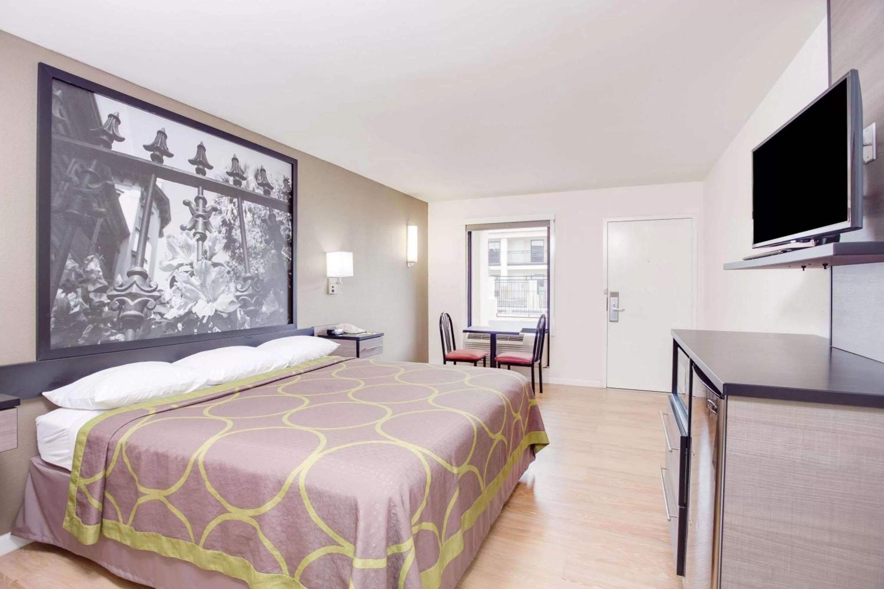 Photo of the whole room, Bed in Super 8 by Wyndham Dalton