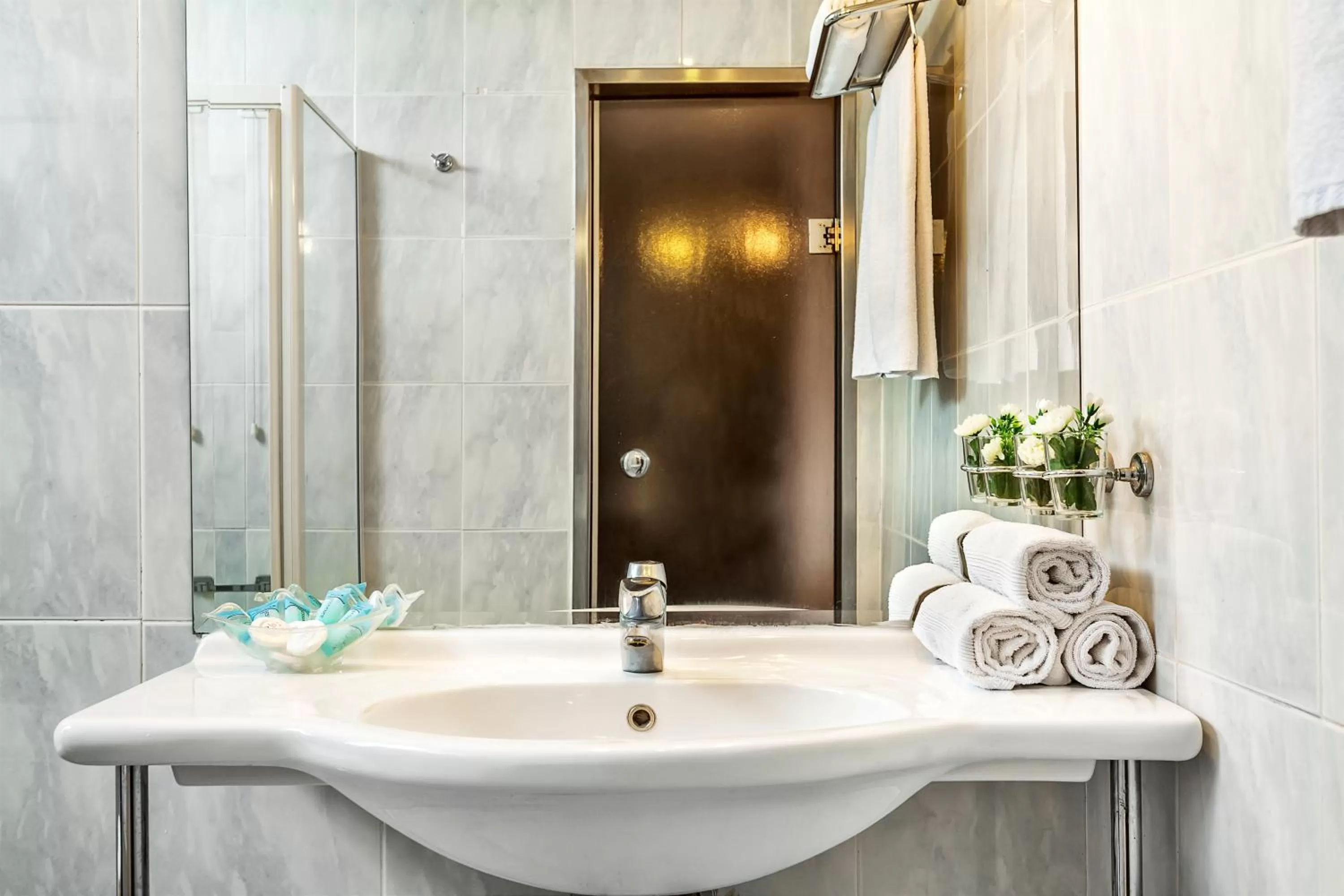 Bathroom in Minerva Premier Hotel