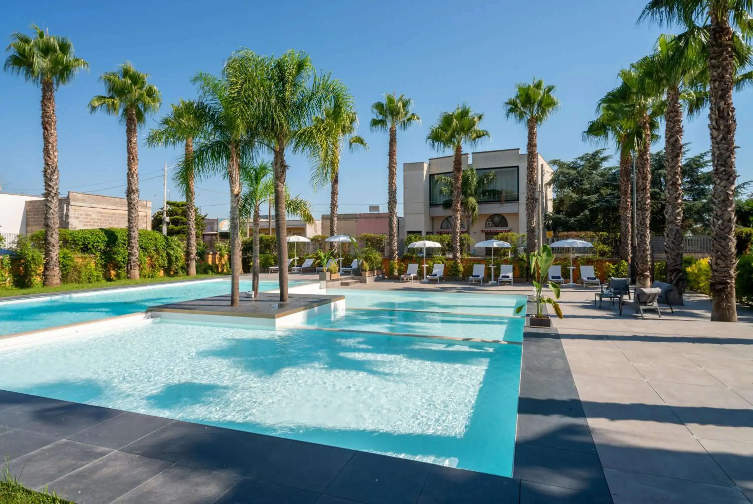 Swimming Pool in Sanlu Hotel