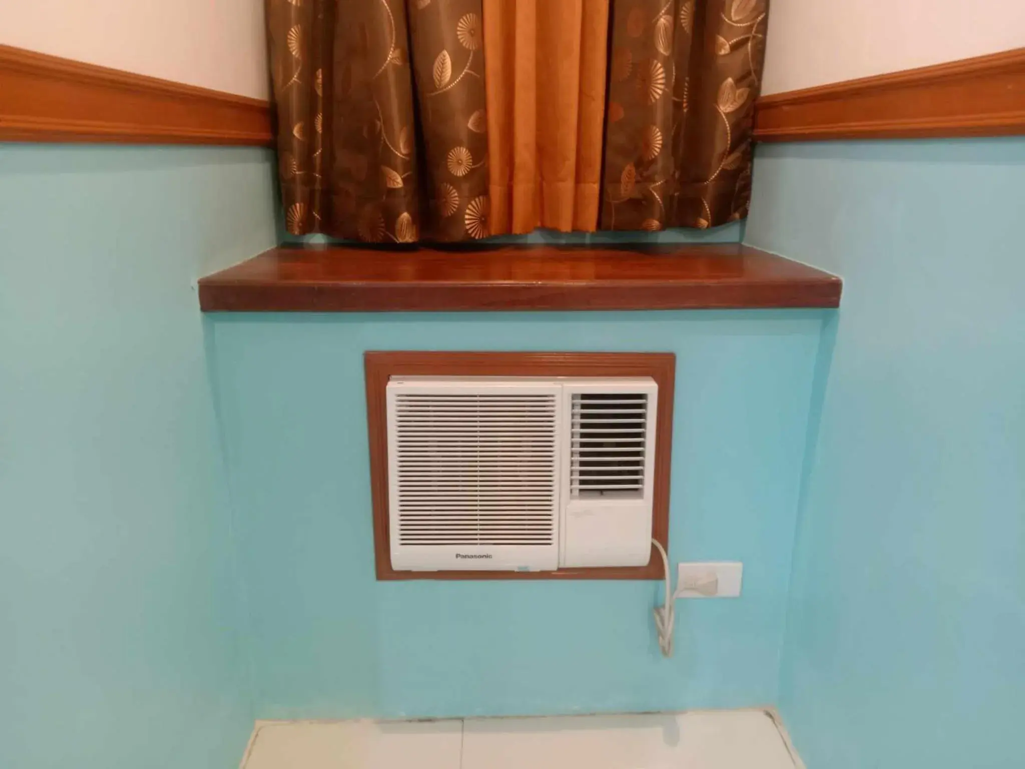 air conditioner in Garnet Hotel