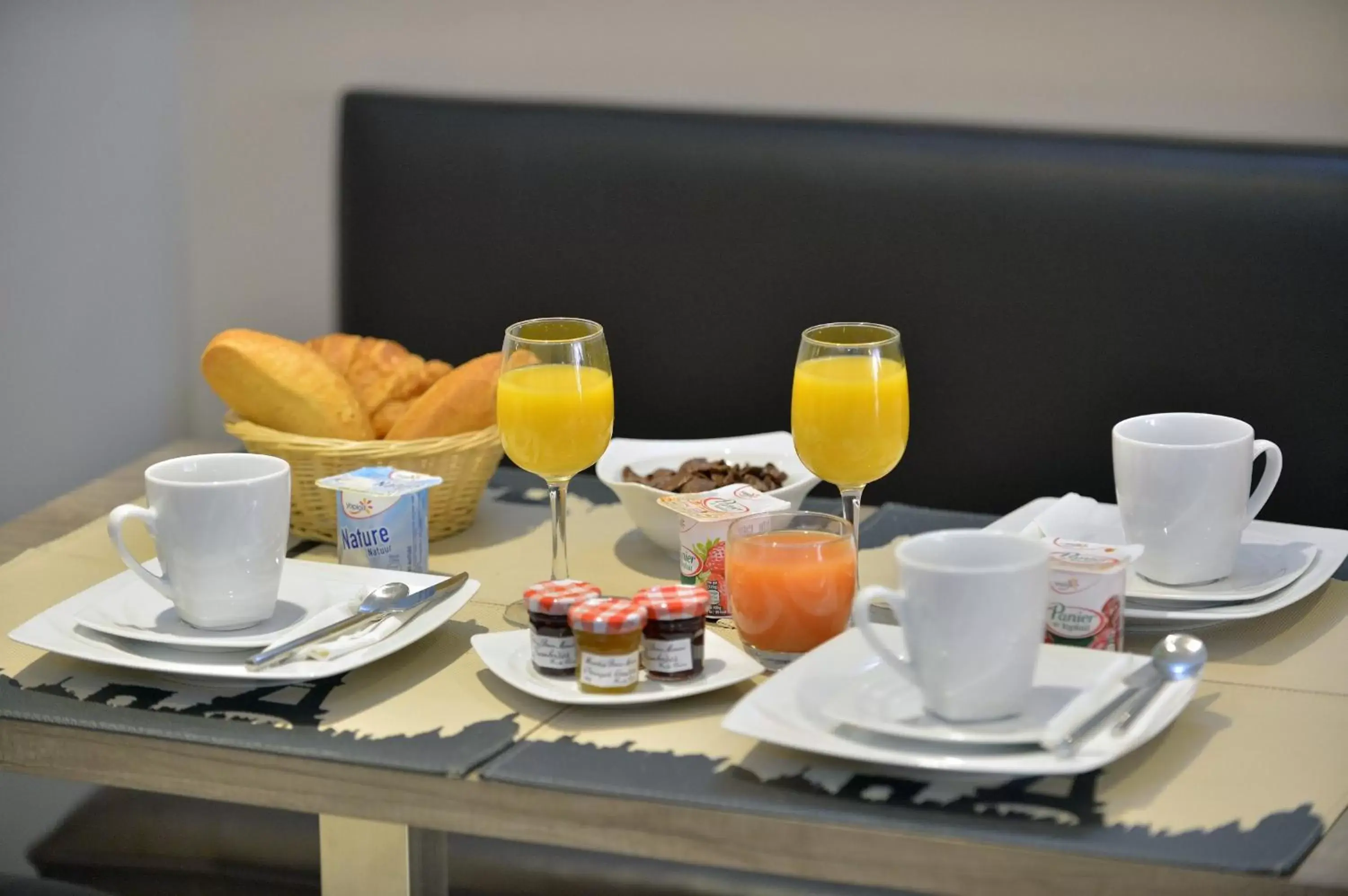 Restaurant/places to eat, Breakfast in Hotel du Chemin Vert