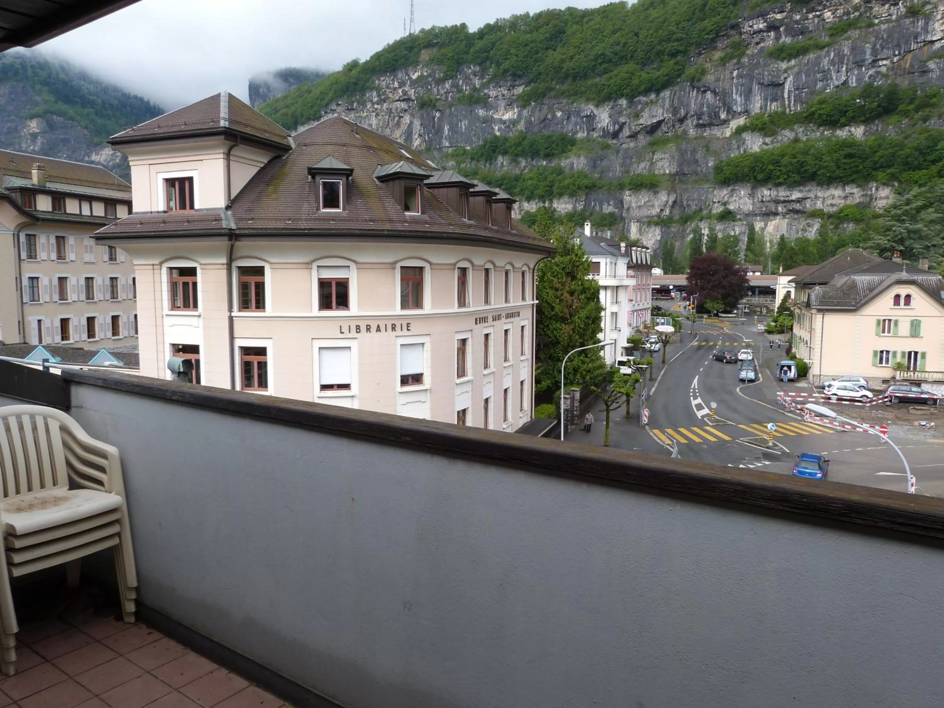 Property building in La Dent-du-Midi Hôtel & Restaurant
