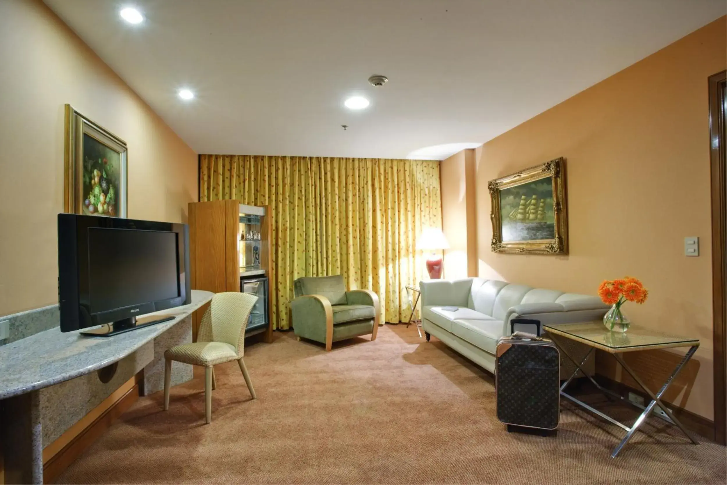 Photo of the whole room, Room Photo in Windsor Guanabara Hotel